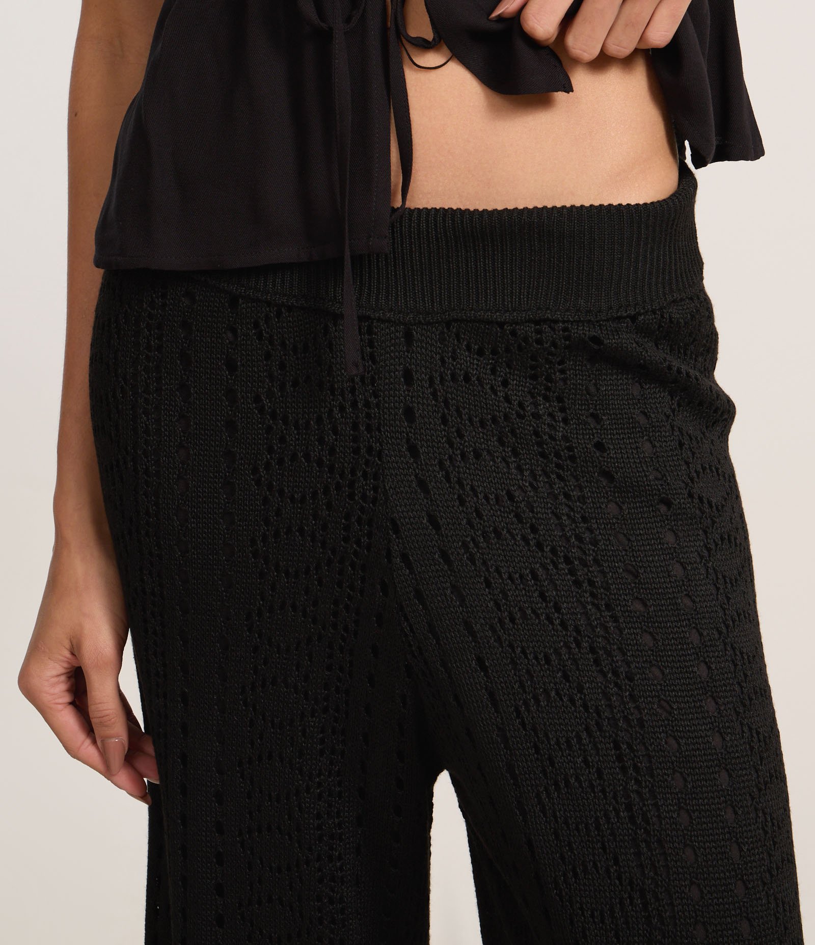 Calça Reta em Tricô com Ponto Aberto e Cintura Alta Preto 4