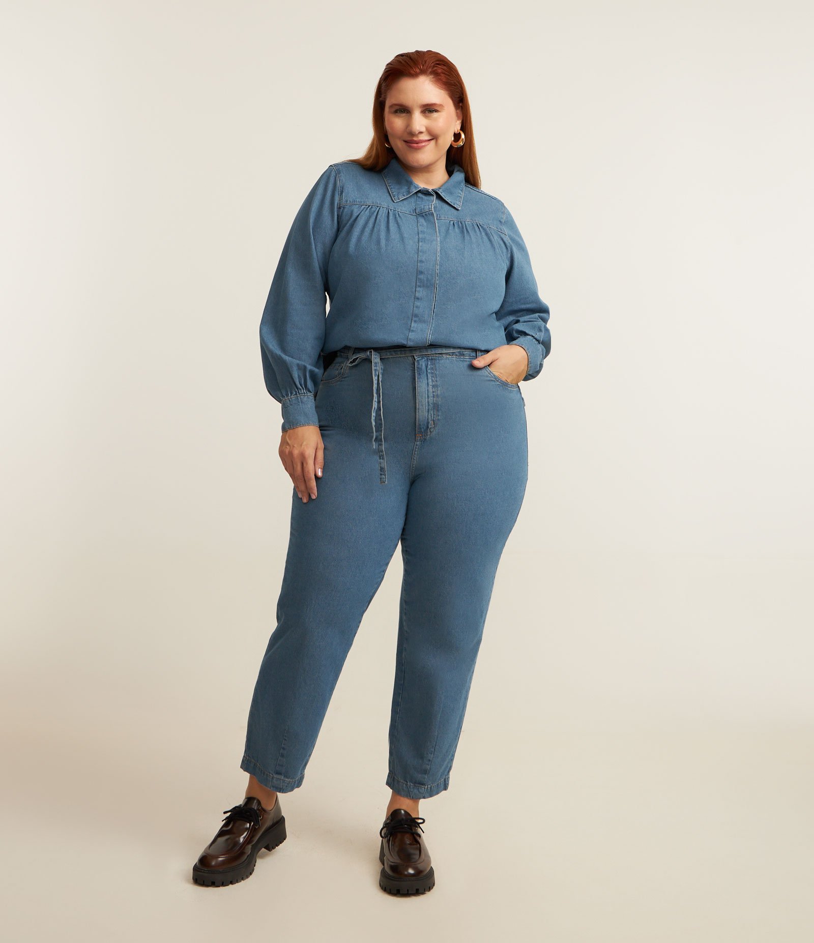 Calça Cenoura em Jeans com Amarração na Cintura Curve & Plus Size Azul 1