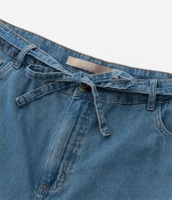 Calça Cenoura em Jeans com Amarração na Cintura Curve & Plus Size