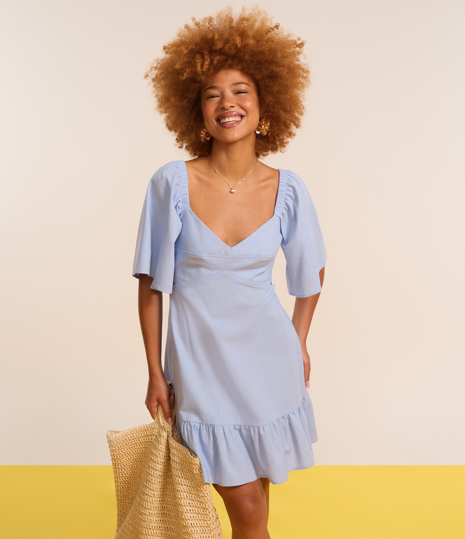 Vestido Evasê Curto em Viscolinho com Recorte Vazado na Cintura Azul 5