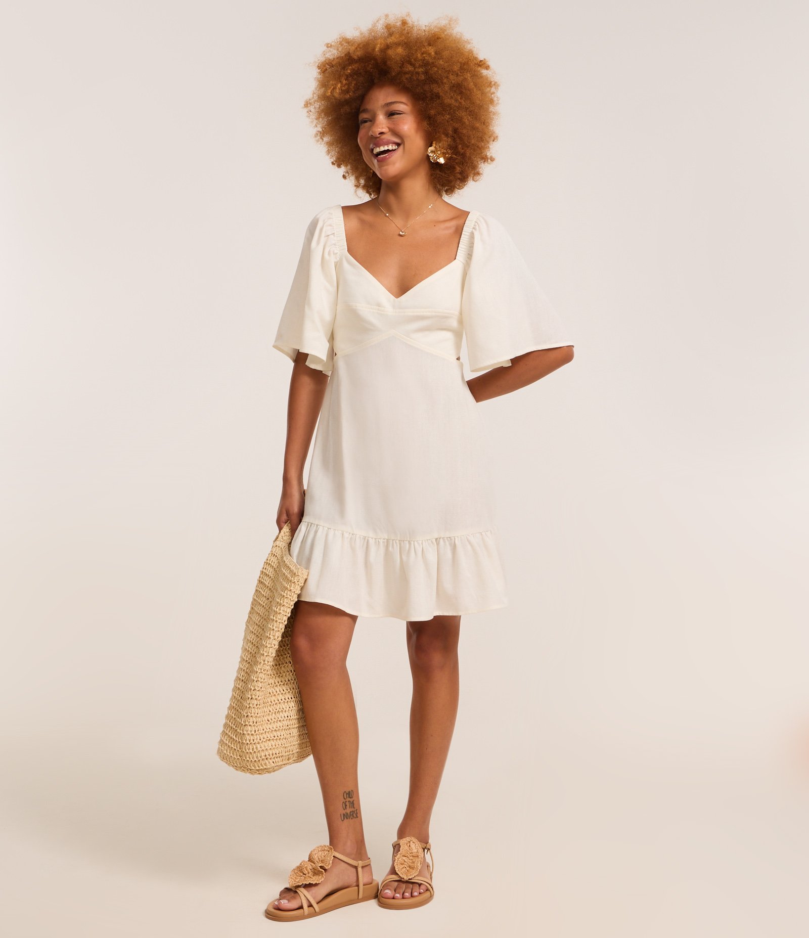 Vestido Evasê Curto em Viscolinho com Recorte Vazado na Cintura Branco 2