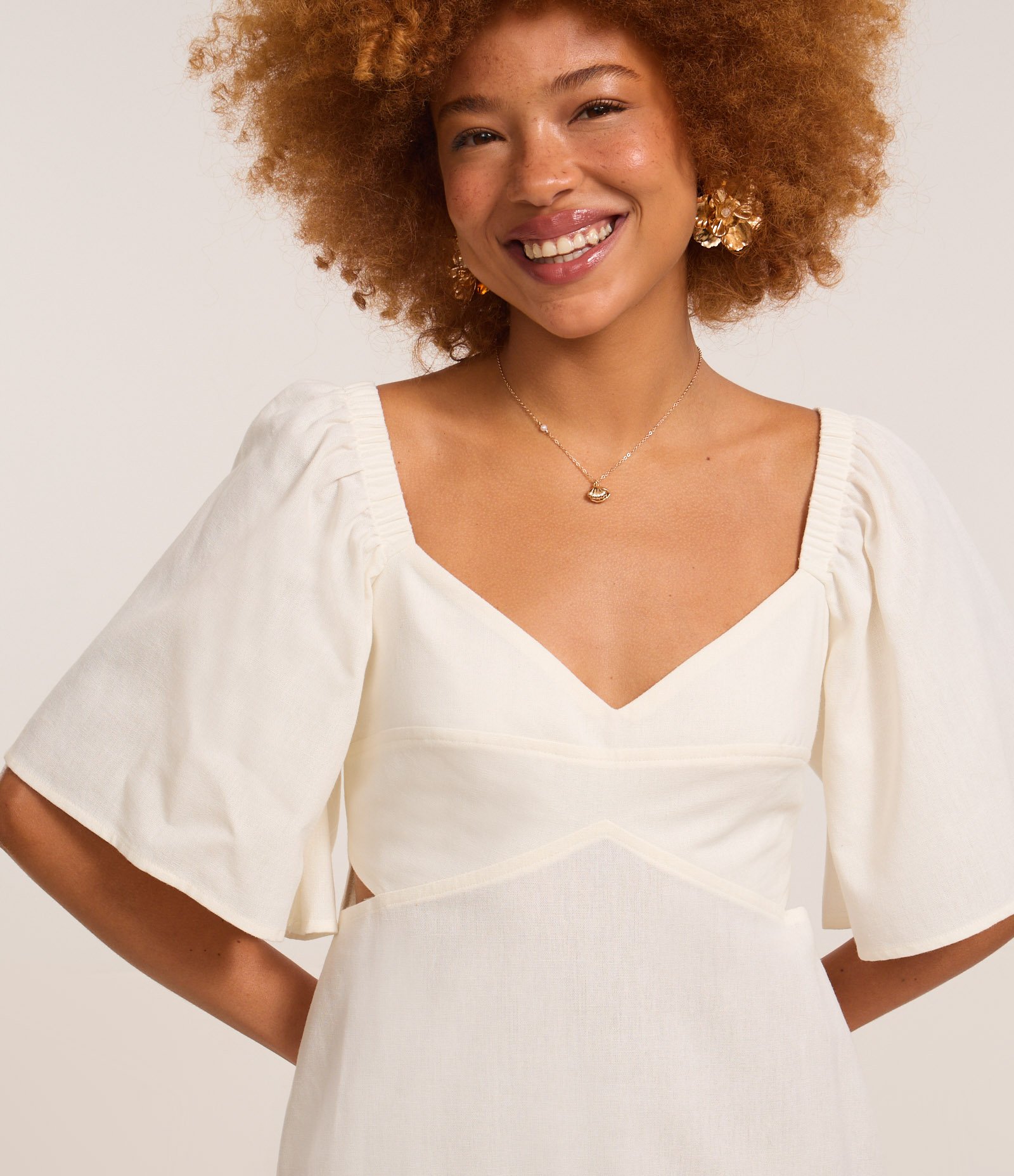 Vestido Evasê Curto em Viscolinho com Recorte Vazado na Cintura Branco 3