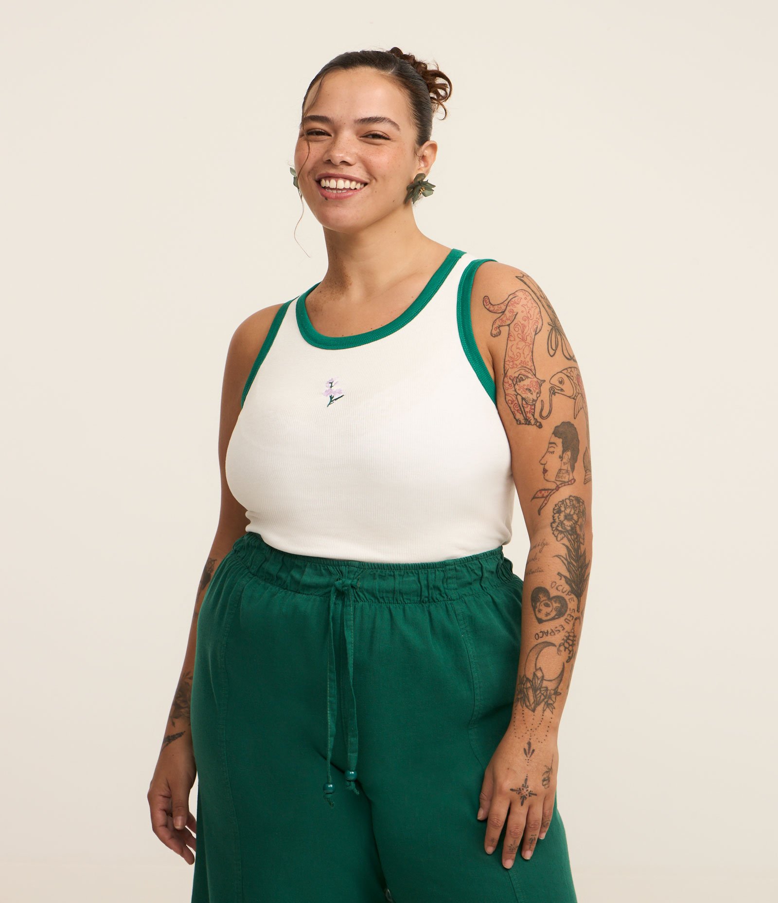 Blusa Regata com Bordado e Viés Contrastantes Curve & Plus Size Branco 1