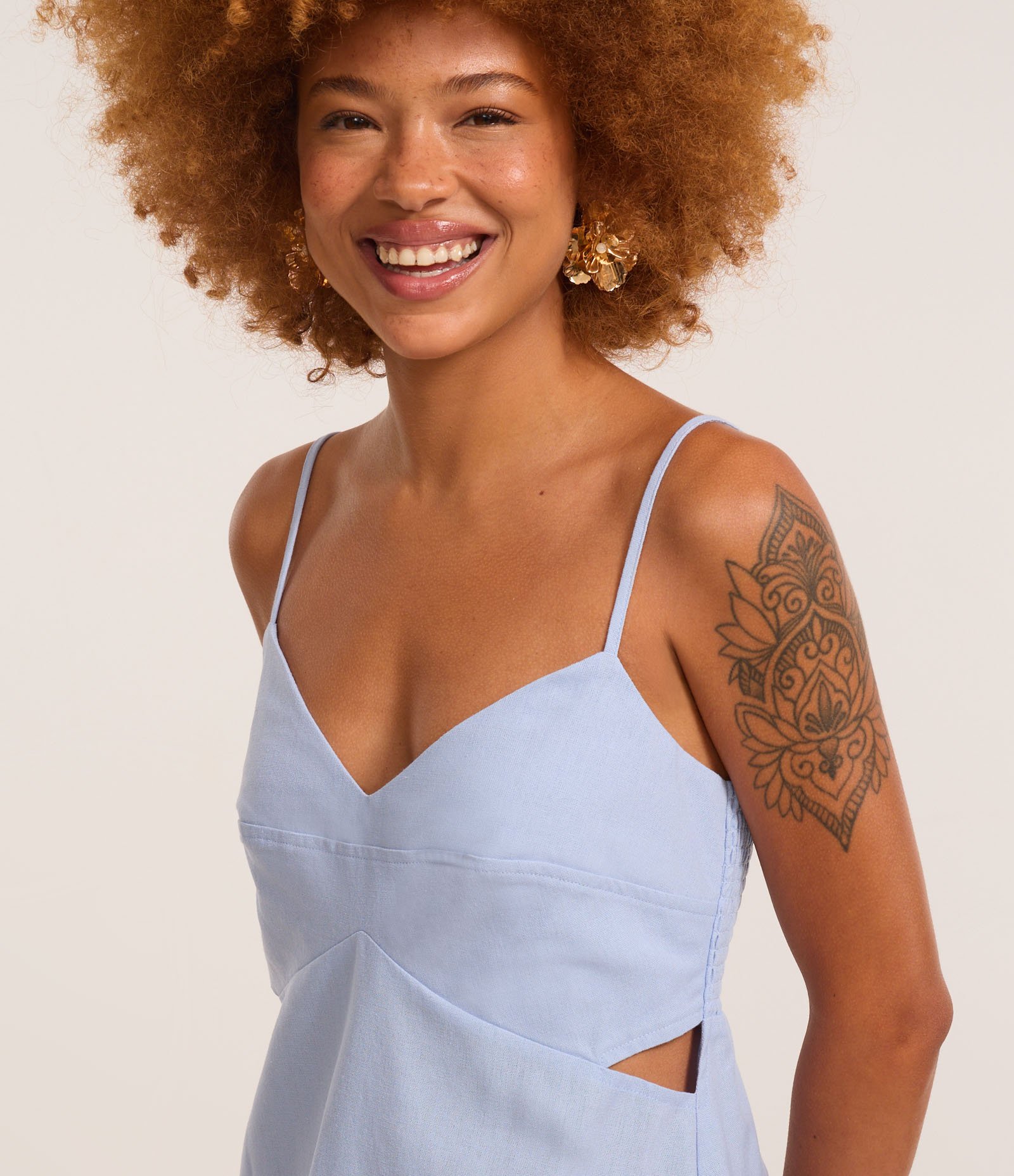 Vestido Evasê em Viscolinho com Recorte Vazado e Babado Off White 3