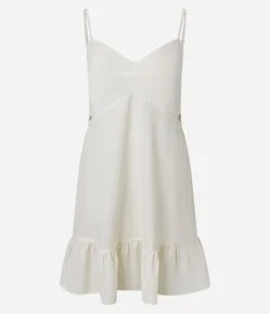 Vestido Evasê em Viscolinho com Recorte Vazado e Babado