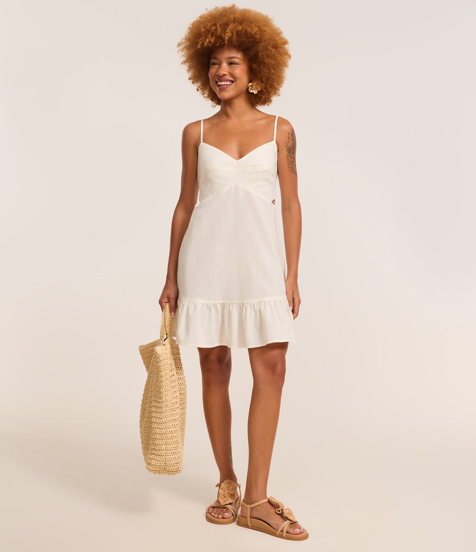 Vestido Evasê em Viscolinho com Recorte Vazado e Babado Azul 2