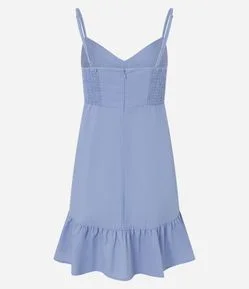 Vestido Evasê em Viscolinho com Recorte Vazado e Babado