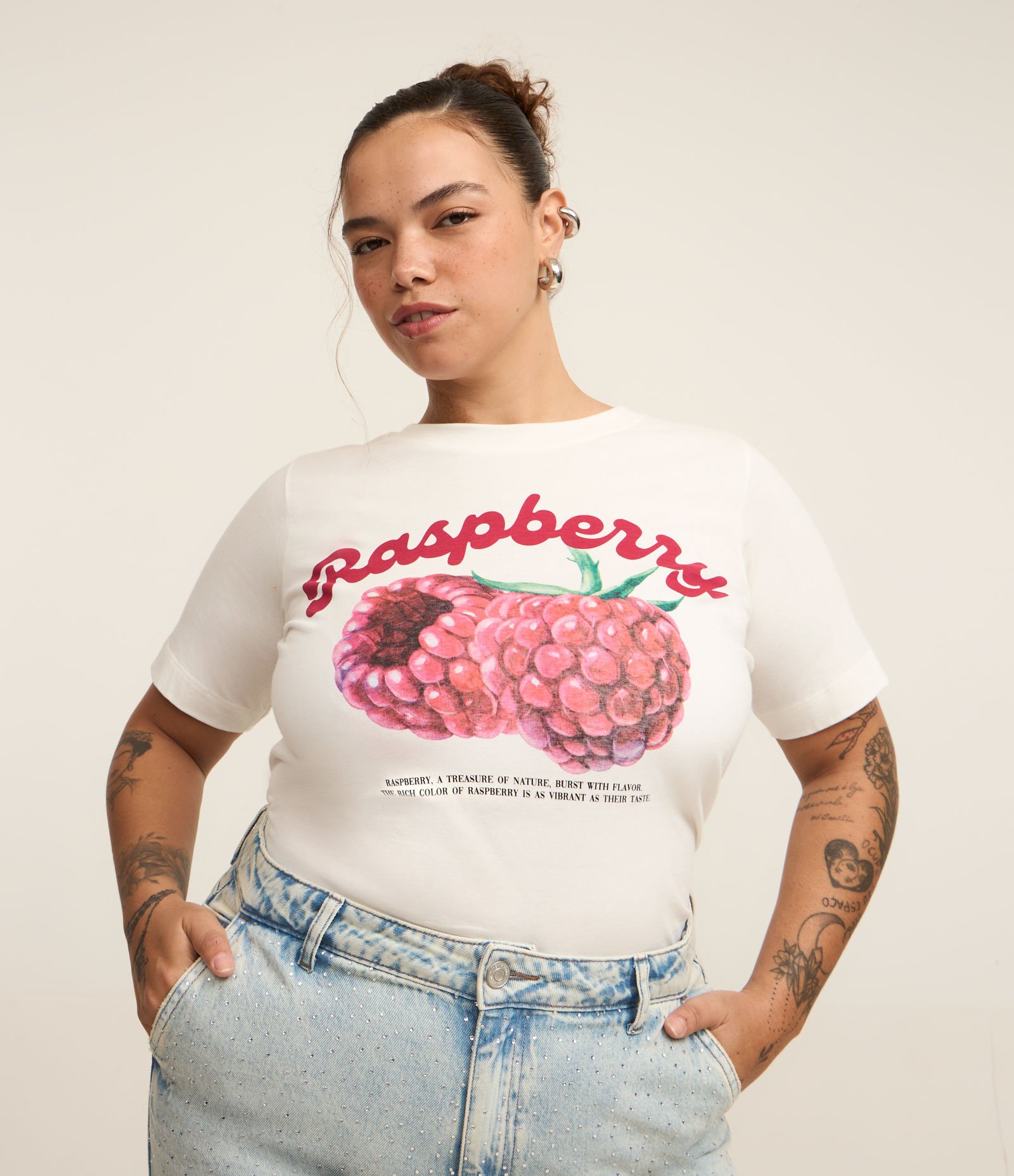 Camiseta em Algodão com Estampa de Framboesa Curve & Plus Size Branco 1