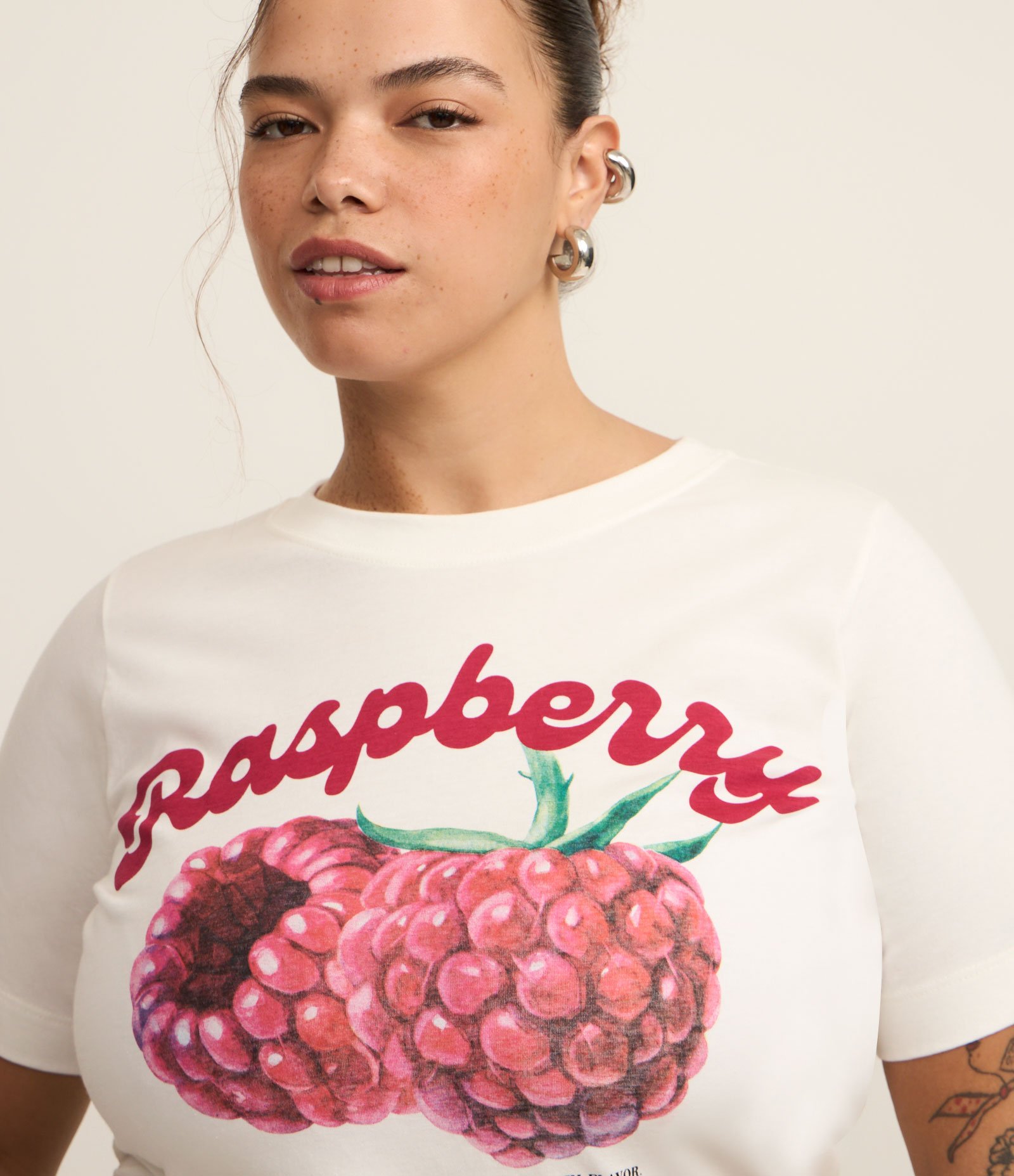 Camiseta em Algodão com Estampa de Framboesa Curve & Plus Size Branco 3