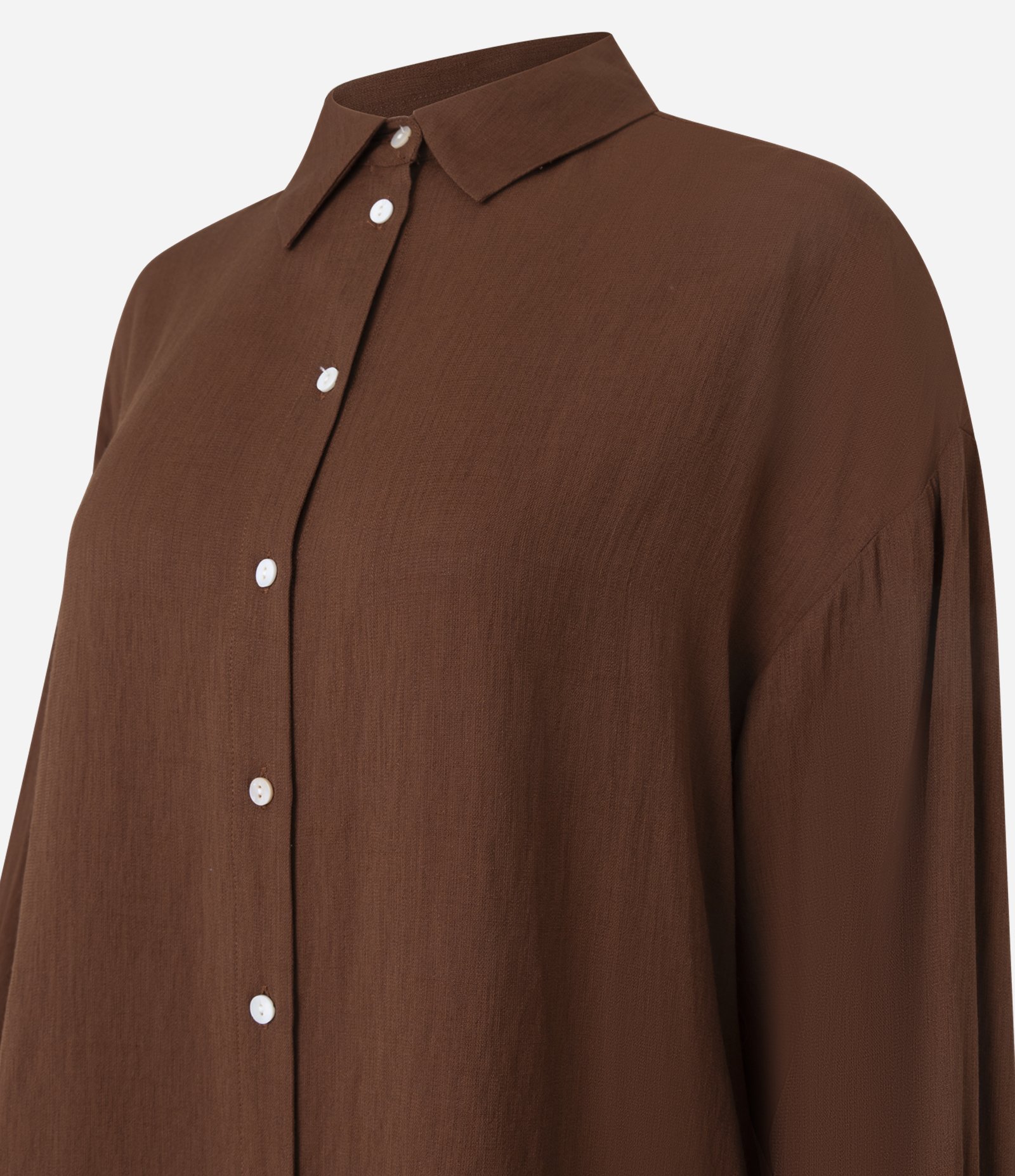 Camisa Over Alongada e Leve com Cava Deslocada Marrom 6