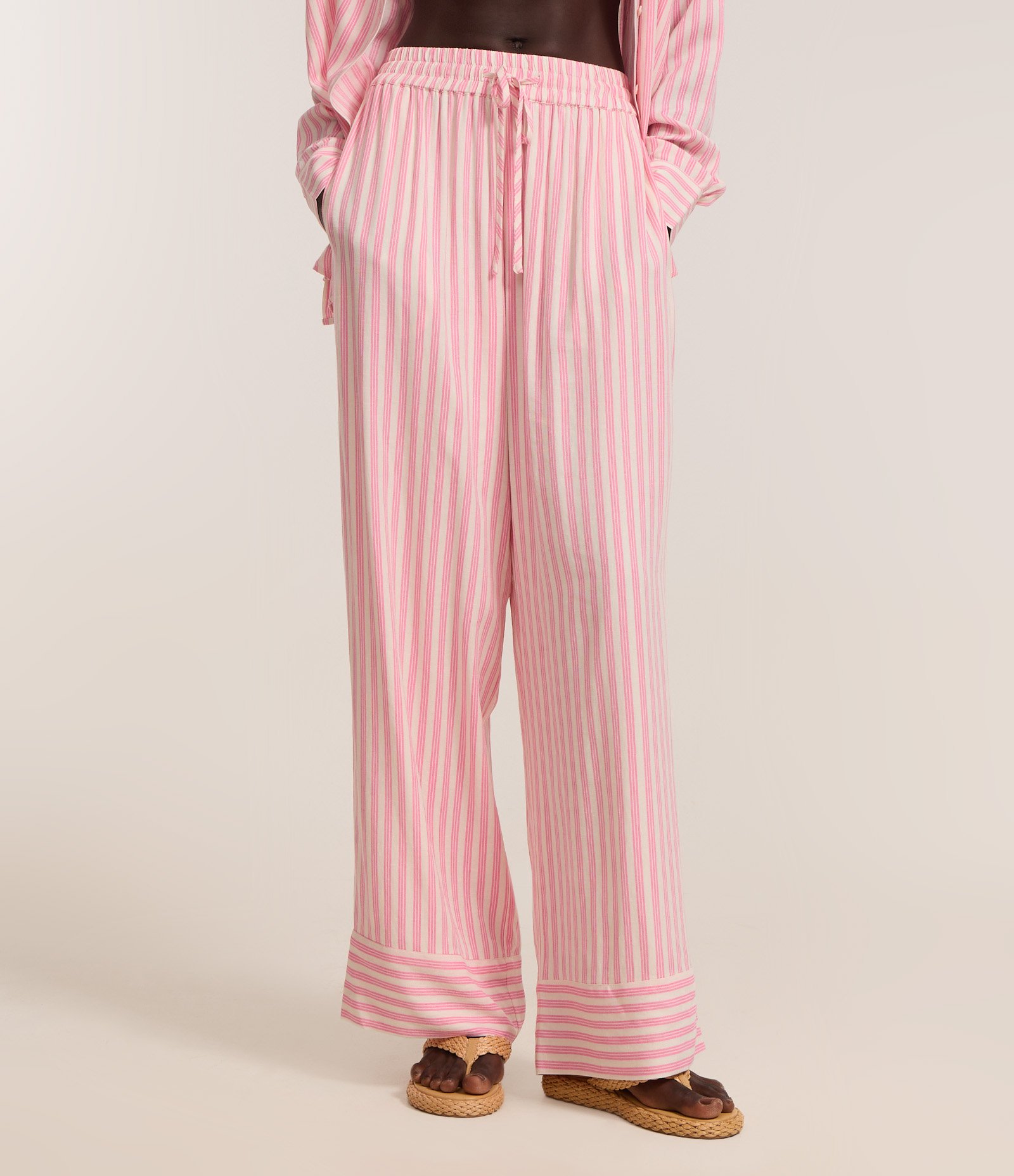 Calça Reta Fluida em Cambraia com Listras Verticais Rosa/Branco 3