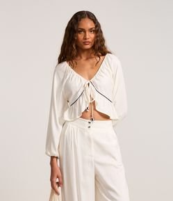 Blusa em Viscolinho com Viés Contrastante e Barra de Babado