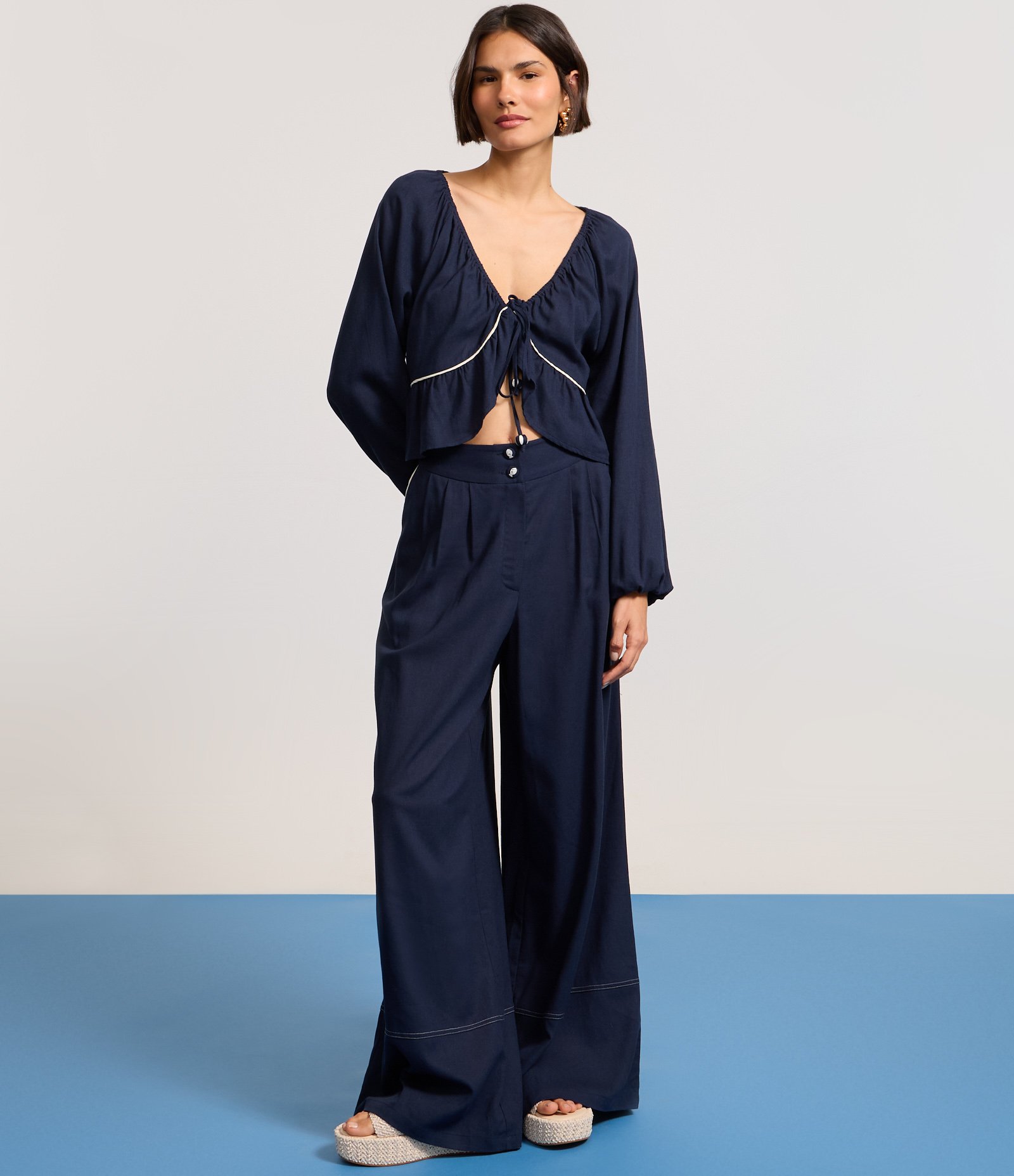 Calça Pantalona em Viscose e Linho com Barra Larga Azul Marinho 6