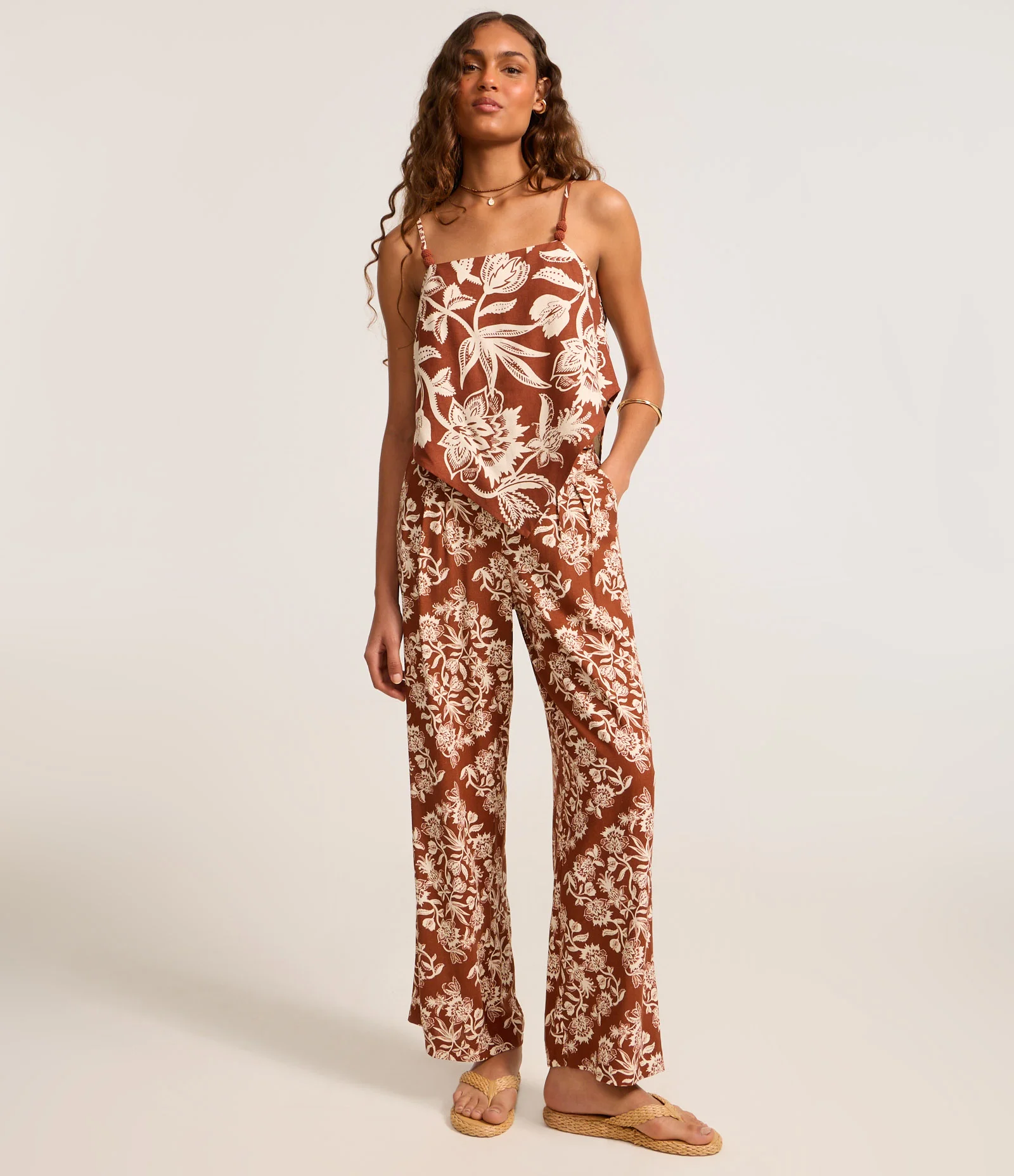 Blusa em Viscolinho com Estampa Floral e Barra com Ponta Marrom 2