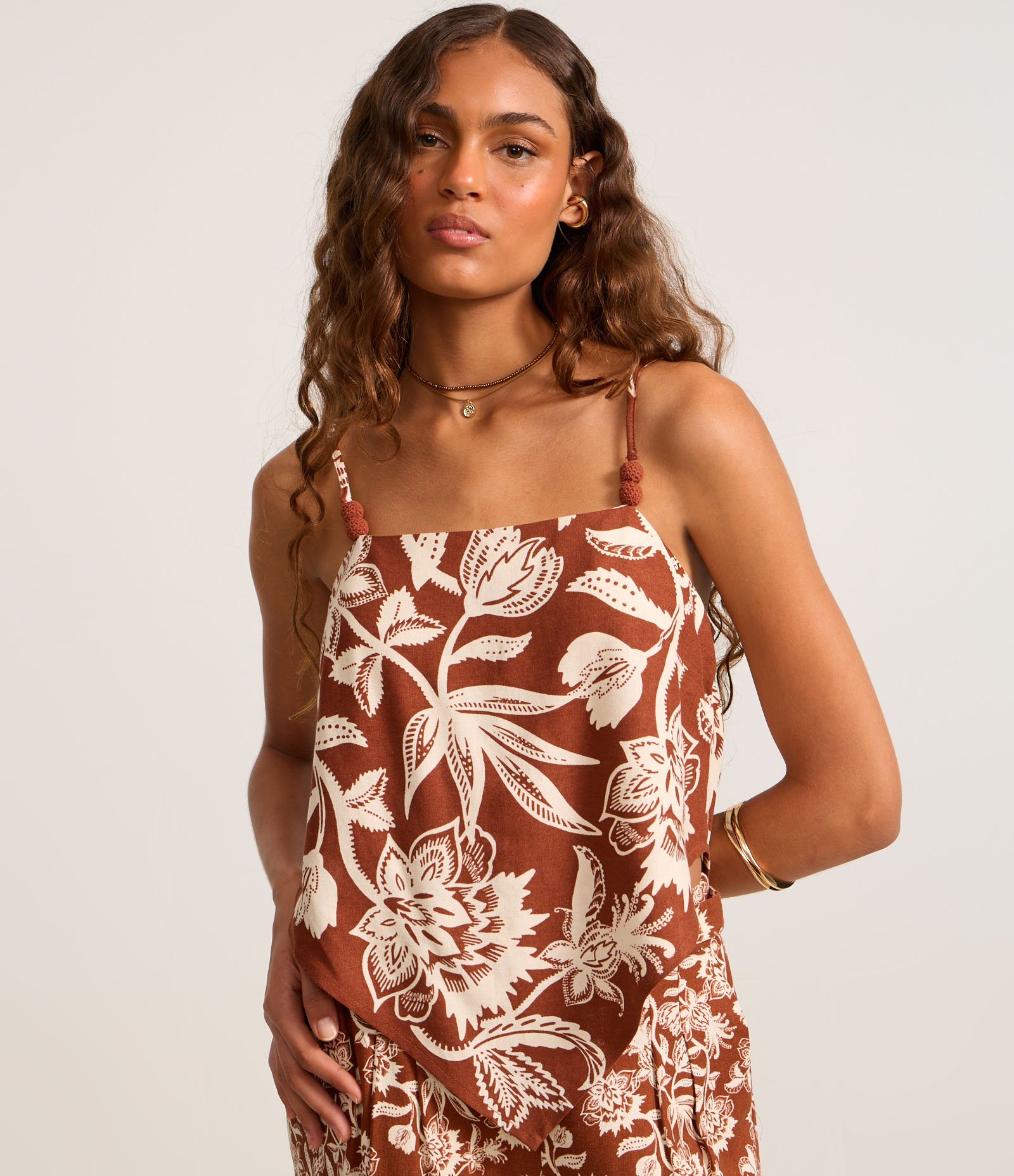 Blusa em Viscolinho com Estampa Floral e Barra com Ponta Marrom 3