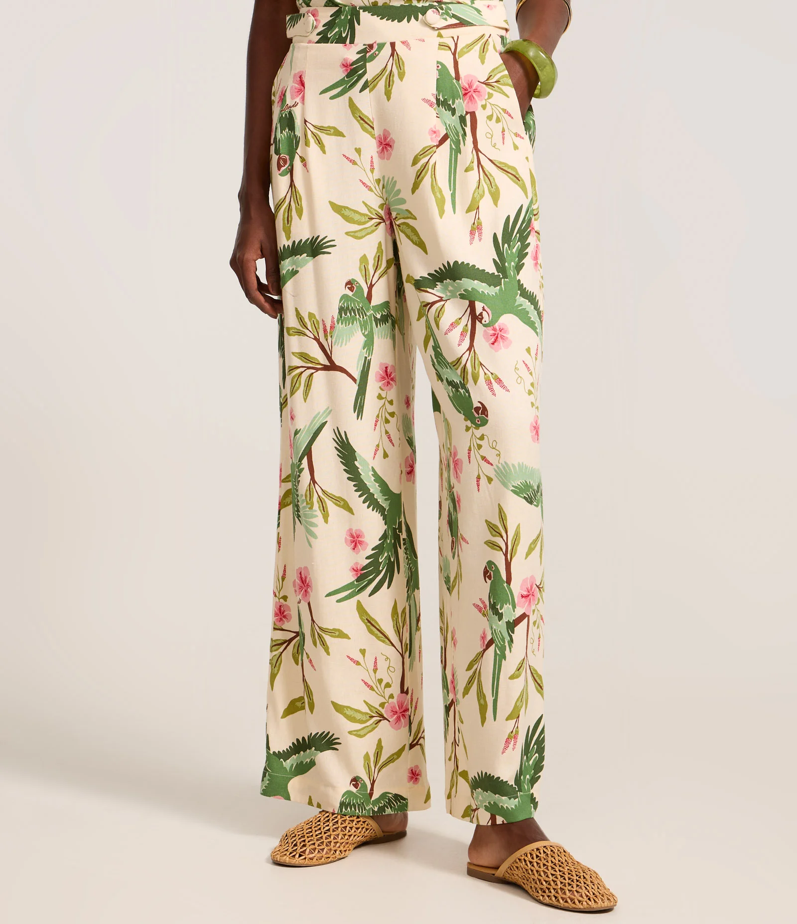 Calça Pantalona em Viscolinho com Estampa Tropical Bege 3