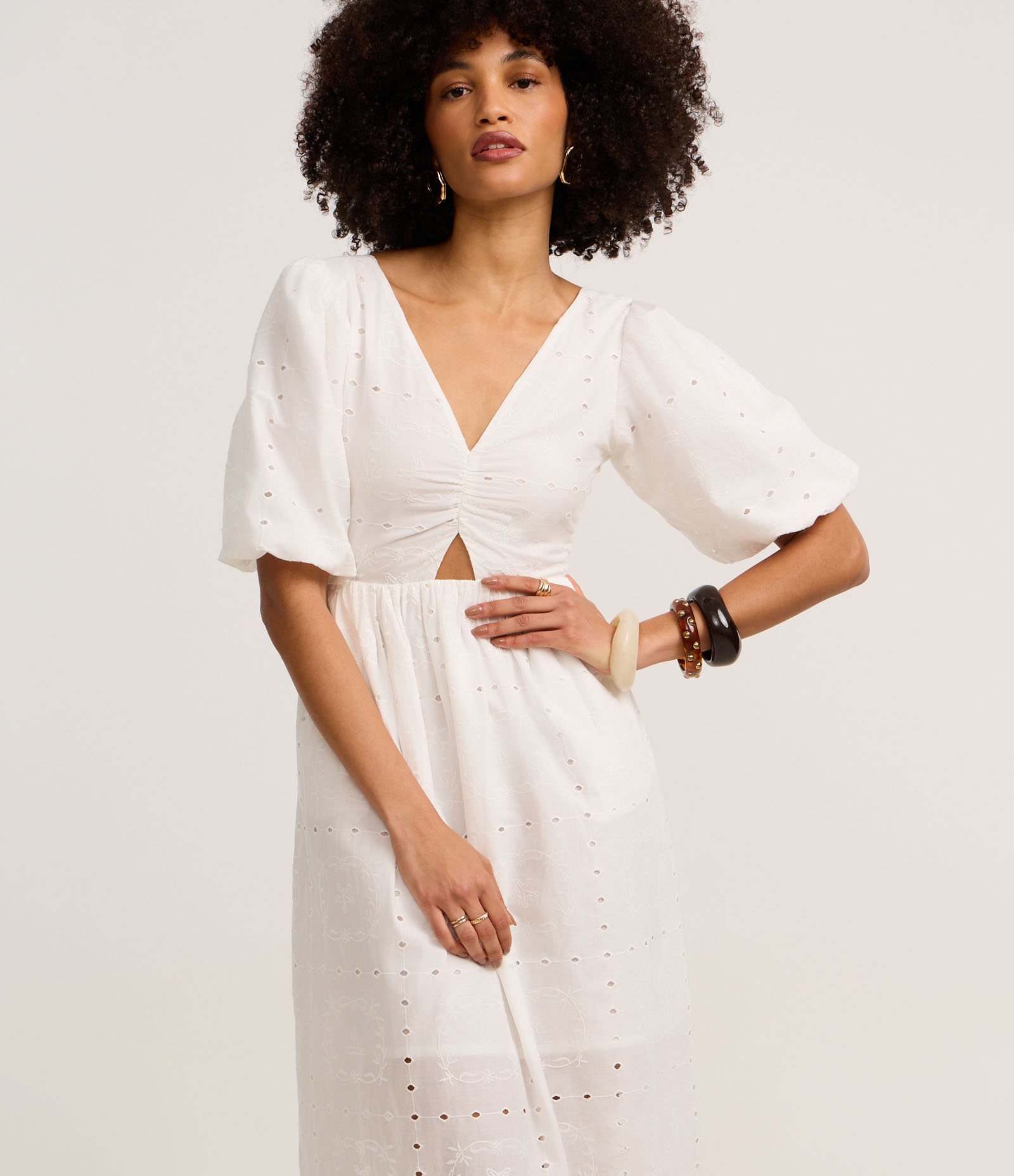 Vestido Reto Longo em Laise com Furos e Bordado de Folhagem Off White 1