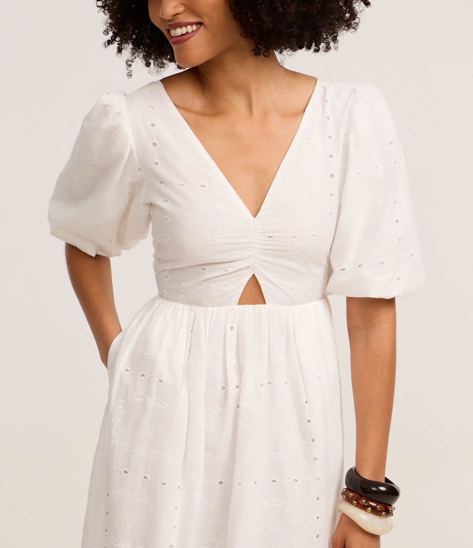 Vestido Reto Longo em Laise com Furos e Bordado de Folhagem Off White 4