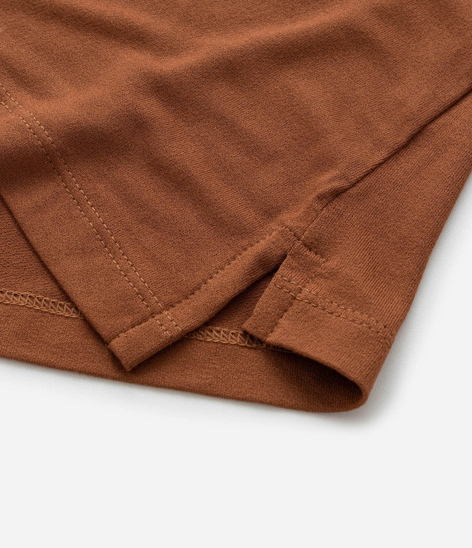 Blusa em Crepe com Decote V Curve & Plus Size Marrom 6