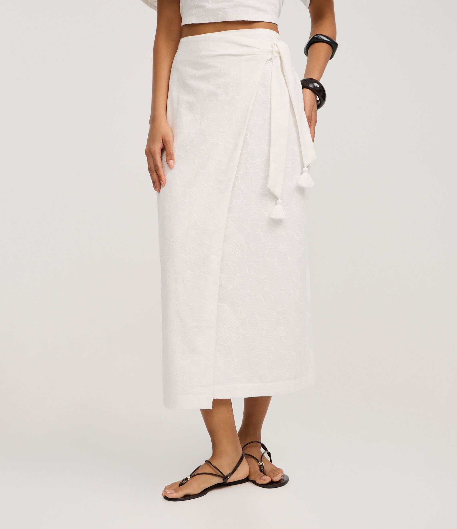 Saia Reta Midi em Laise com Amarração e Bordados Off White 2