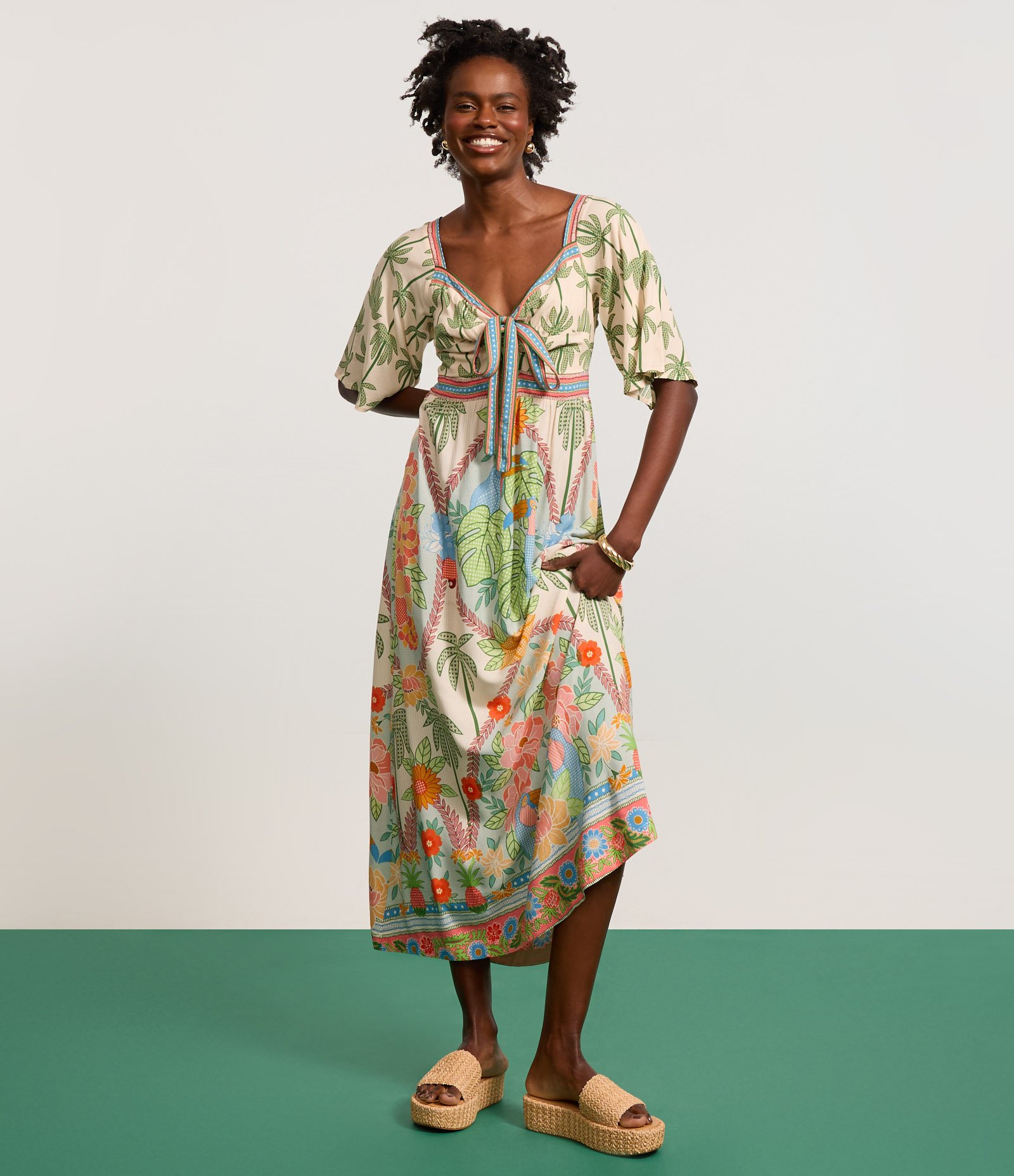 Vestido Evasê Longo em Chalis com Estampa Tropical Bege 5