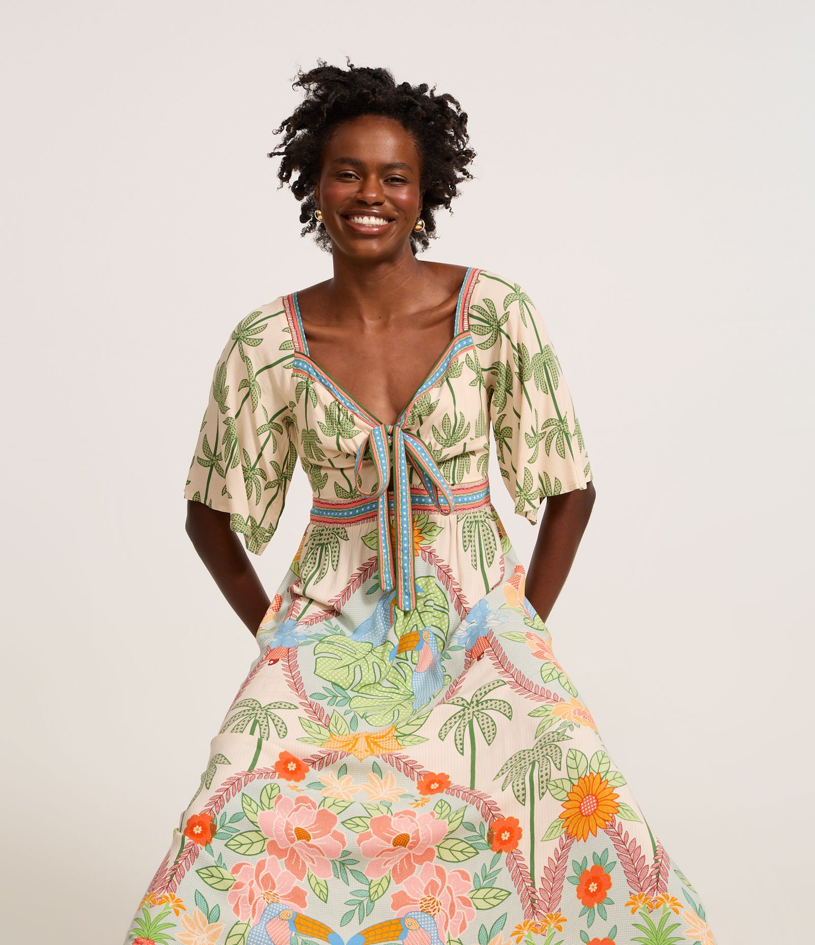 Vestido Evasê Longo em Chalis com Estampa Tropical Bege 1