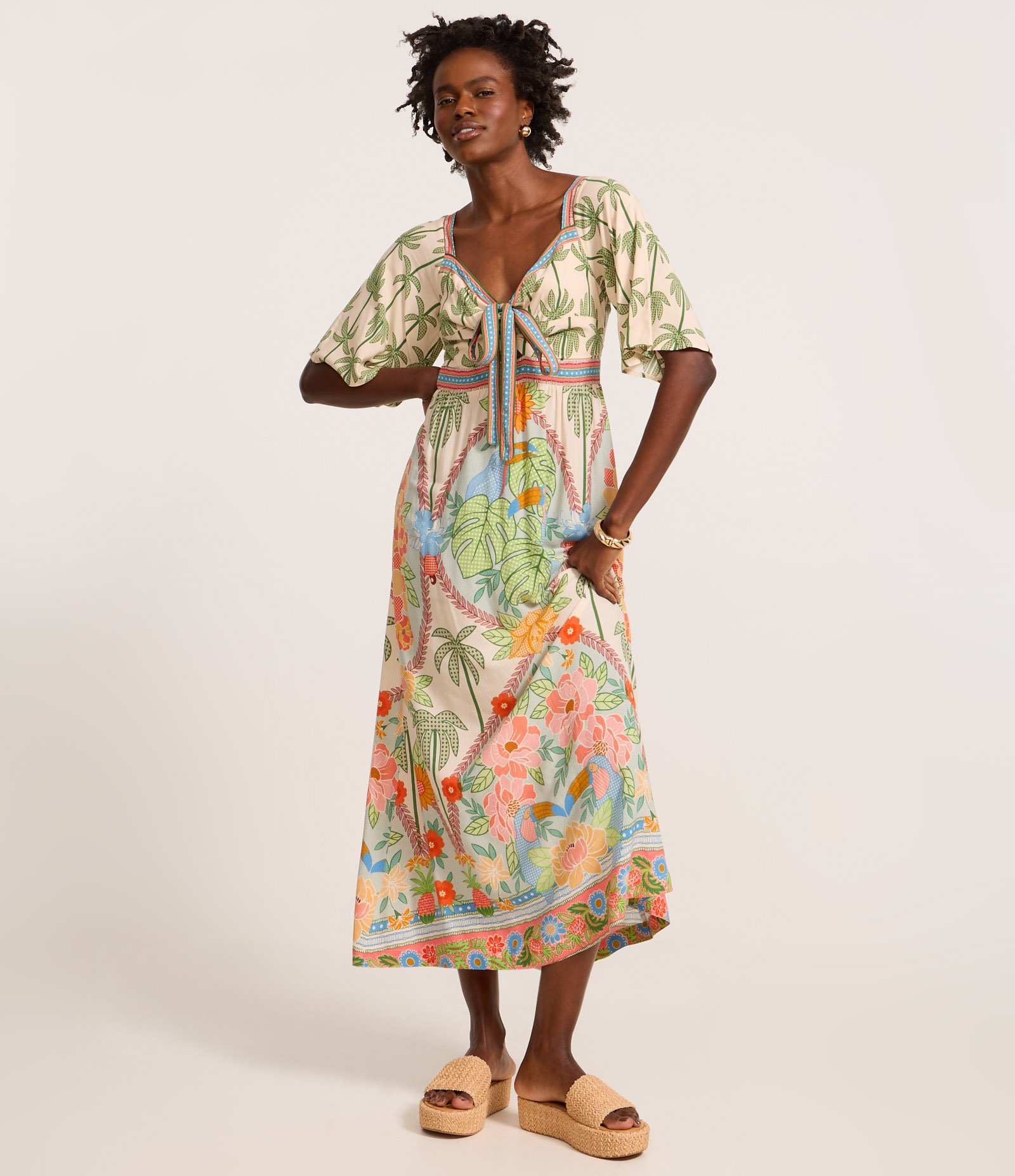 Vestido Evasê Longo em Chalis com Estampa Tropical Bege 2