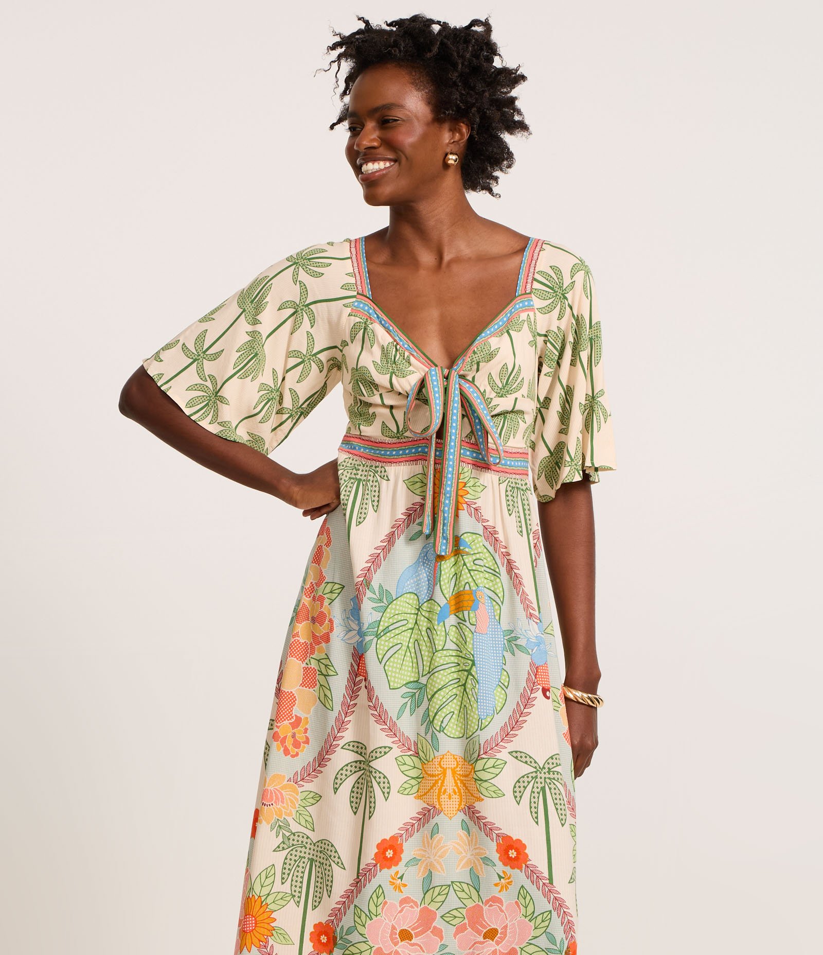 Vestido Evasê Longo em Chalis com Estampa Tropical Bege 3