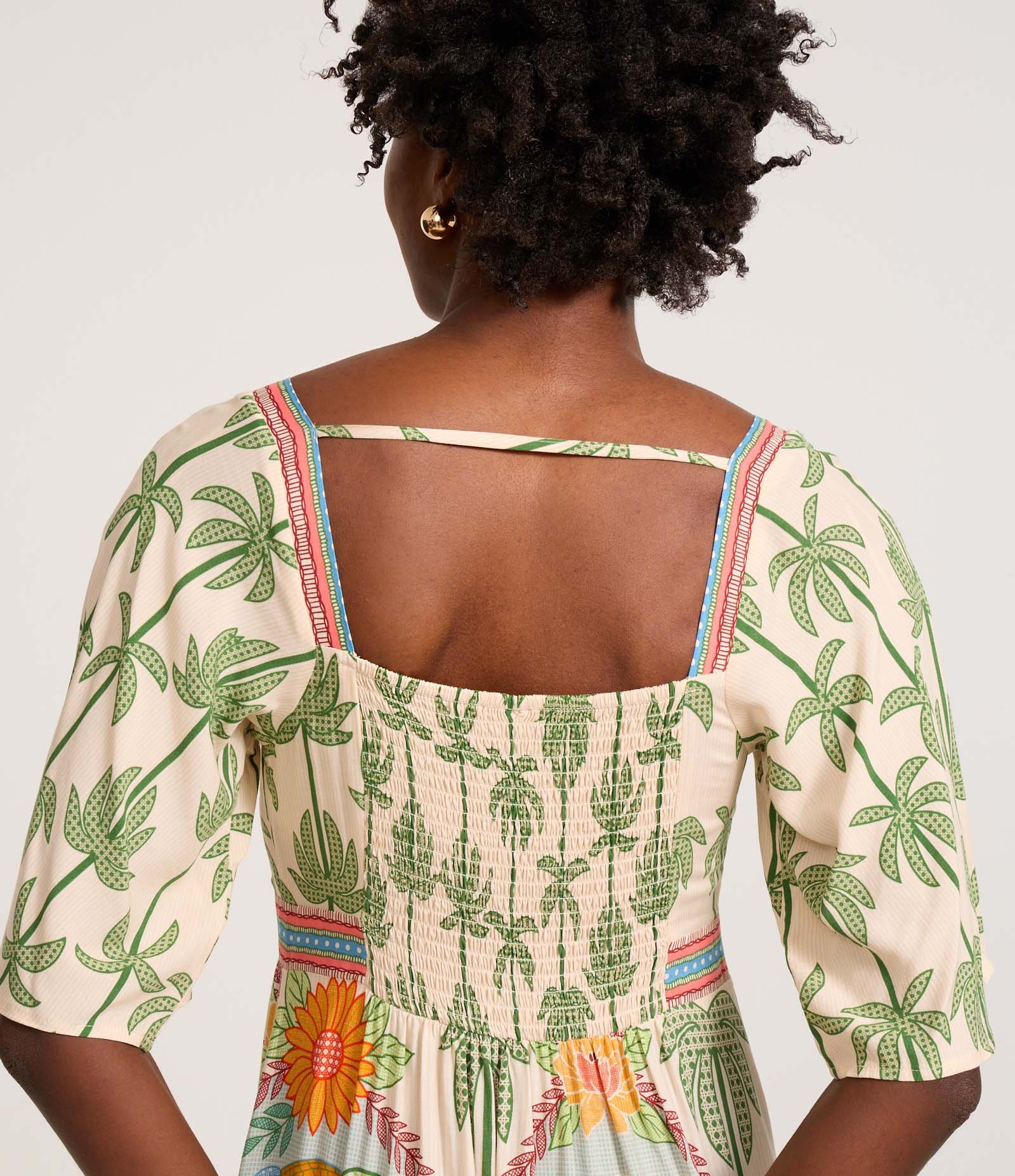 Vestido Evasê Longo em Chalis com Estampa Tropical Bege 4