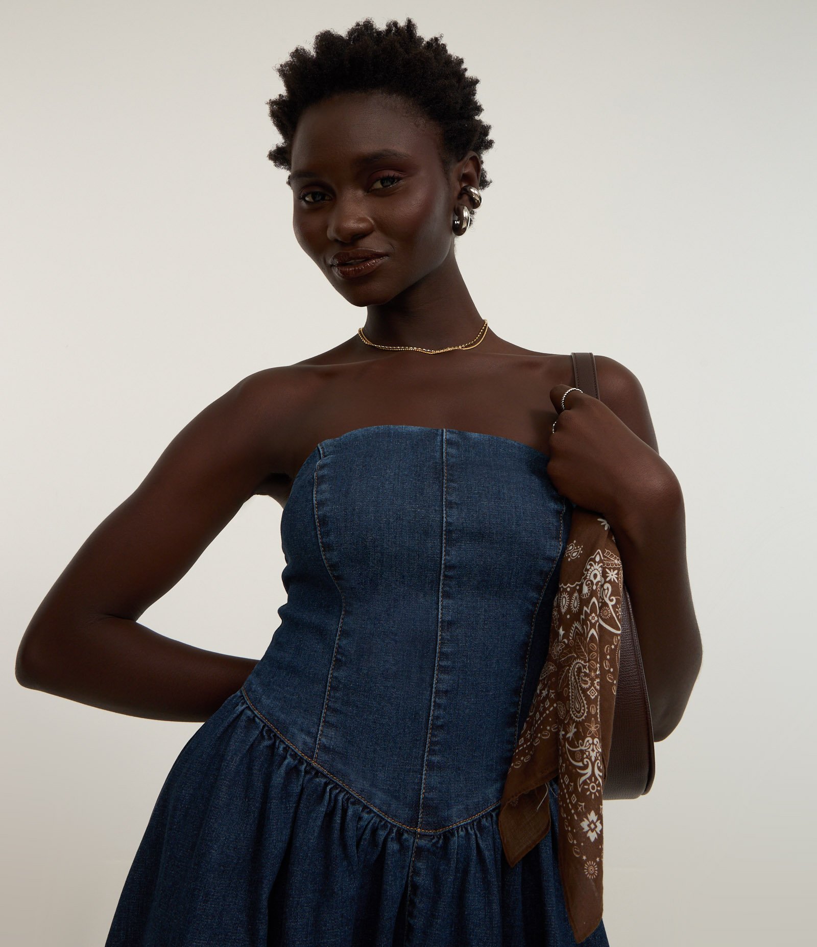 Vestido New Midi em Jeans com Cós em V e Zíper Azul 2