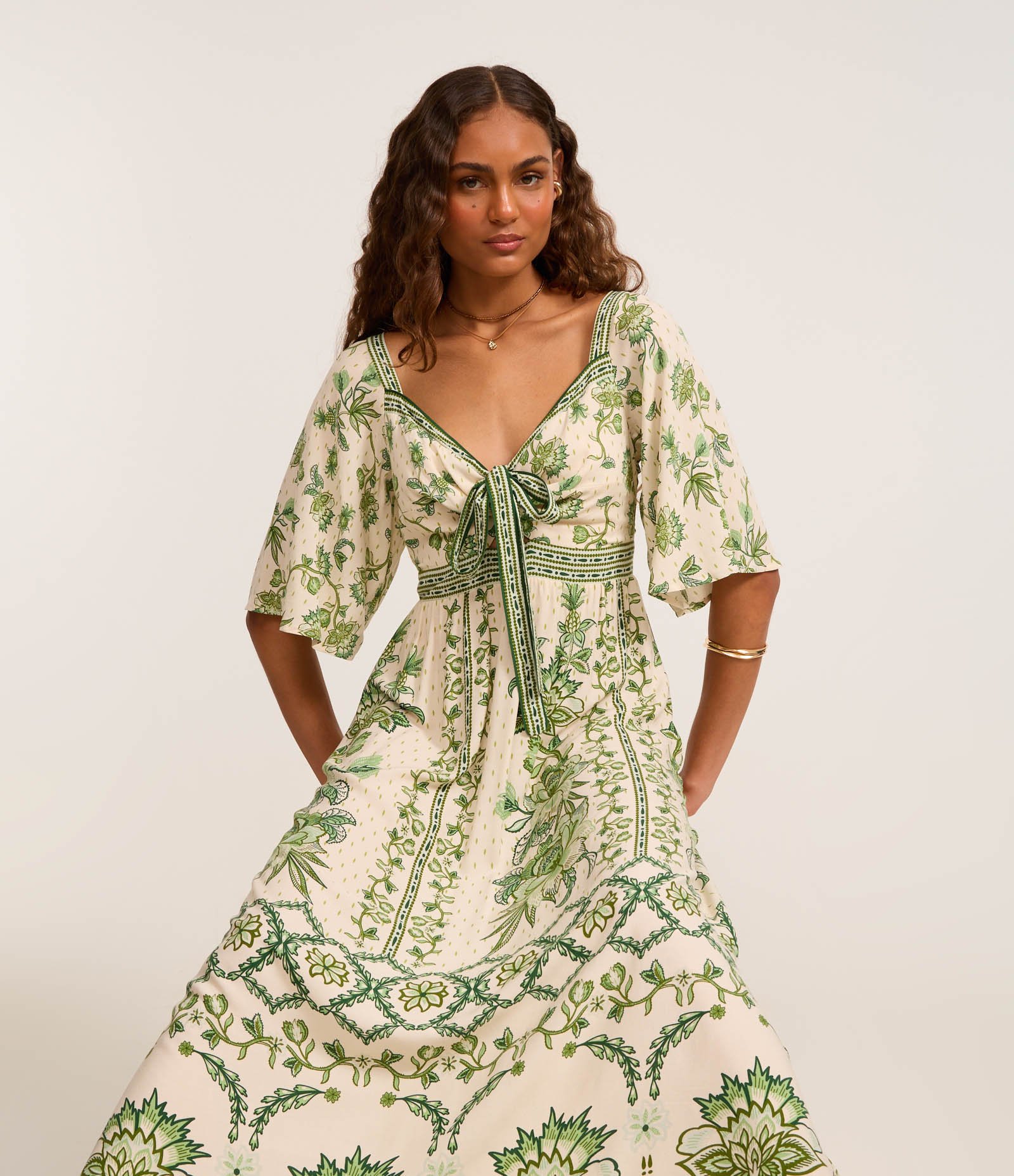 Vestido Evasê Longo em Chalis com Estampa Floral Bege 1