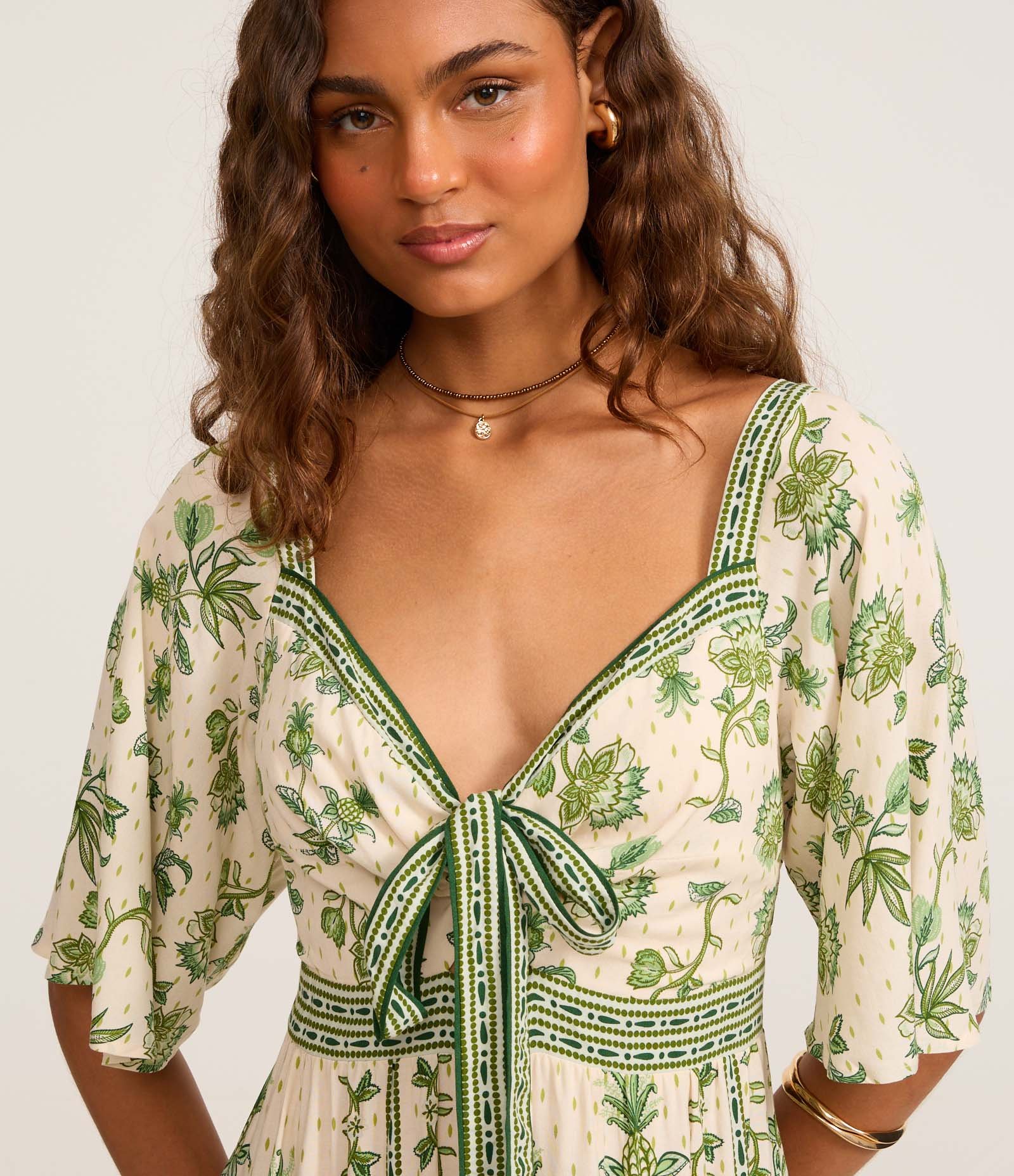 Vestido Evasê Longo em Chalis com Estampa Floral Bege 4