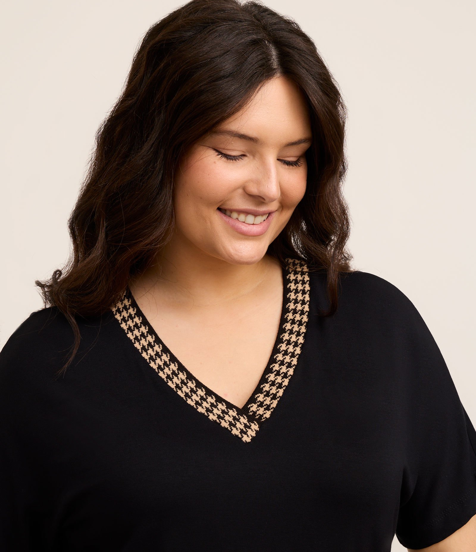 Vestido Midi com Gola Contrastante Curve & Plus Size Preto 4