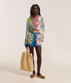 Short Evasê Com Cintura Alta Cinto Efeito Palha e Estampa Tropical