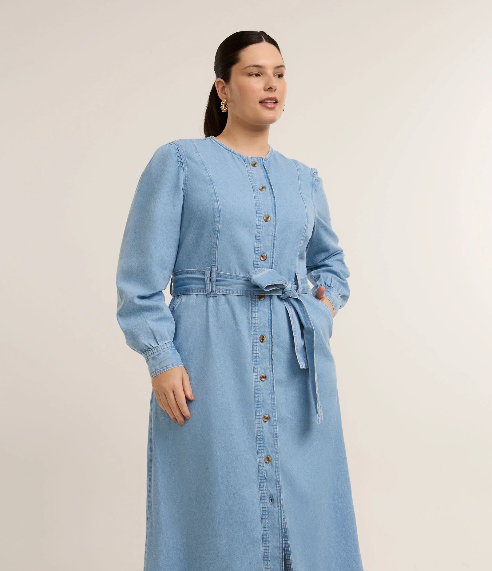 Vestido Midi em Jeans Leve com Abotoamento Frontal Curve & Plus Size Azul 2