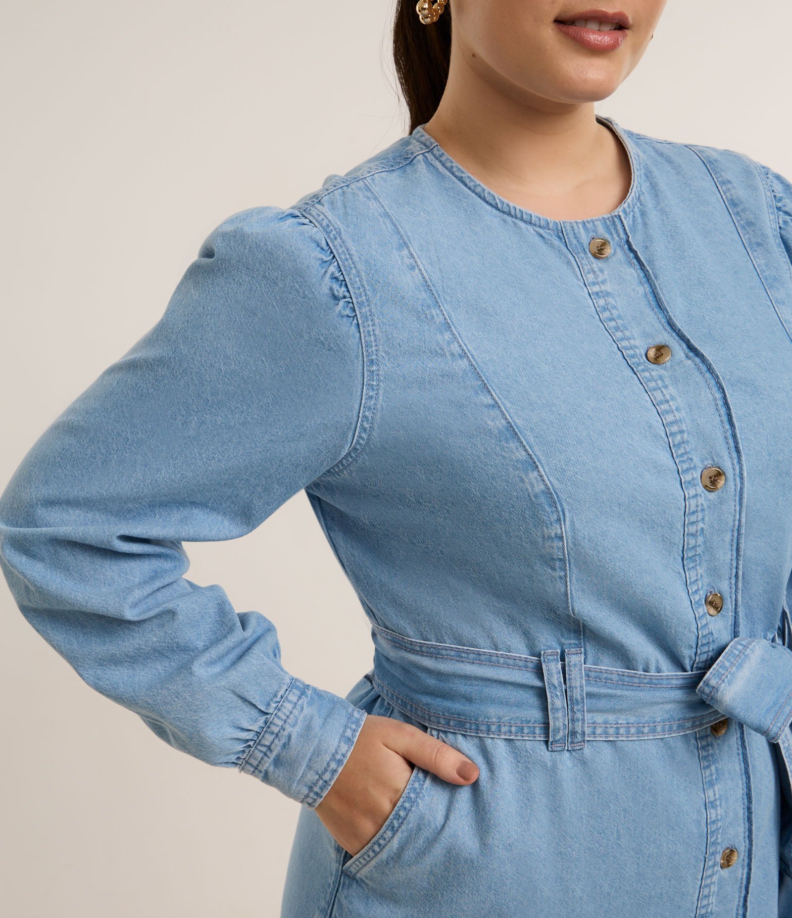 Vestido Midi em Jeans Leve com Abotoamento Frontal Curve & Plus Size Azul 3