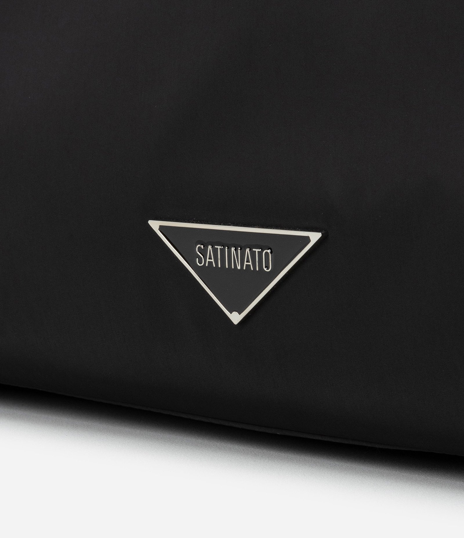 Bolsa Hobo Grande com Alça e Detalhes Contrastantes Preto 5