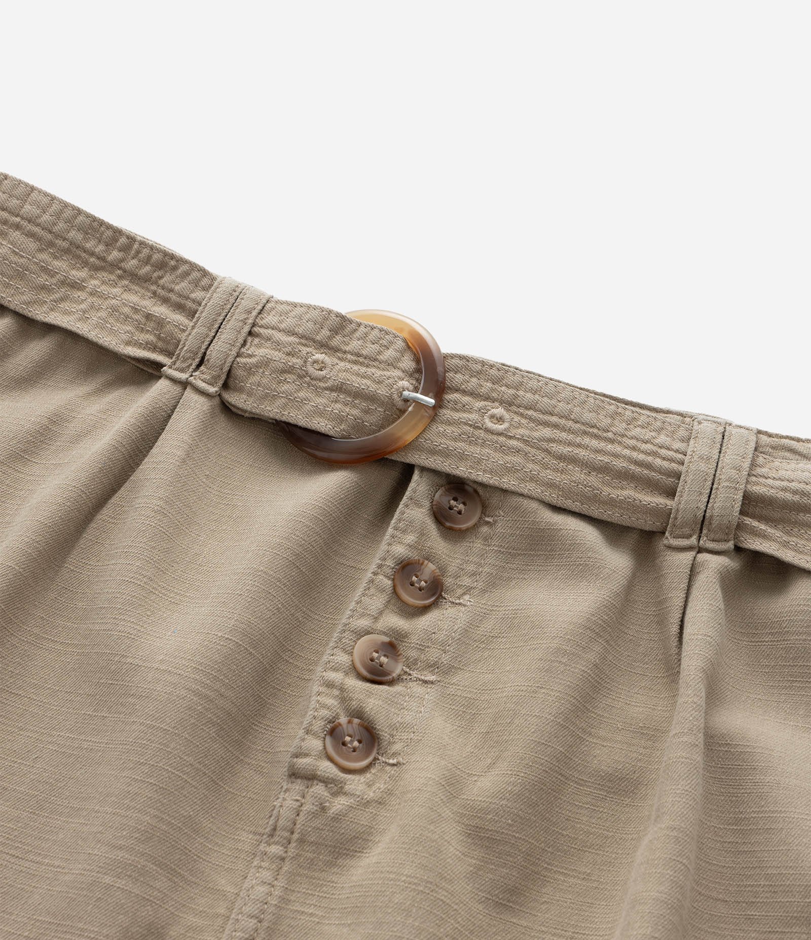 Short em Sarja com Cinto Curve & Plus Size Bege 8