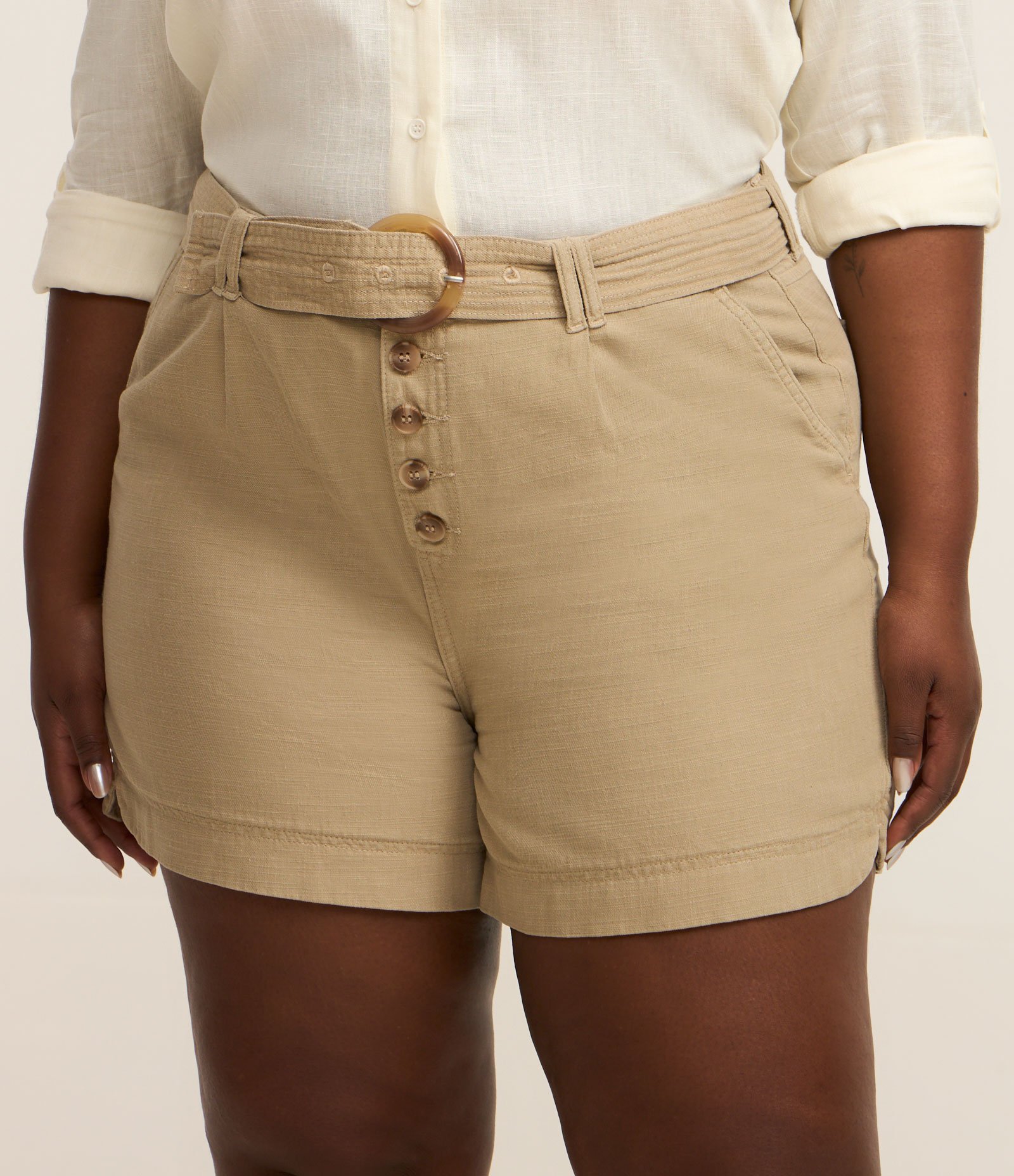 Short em Sarja com Cinto Curve & Plus Size Bege 2