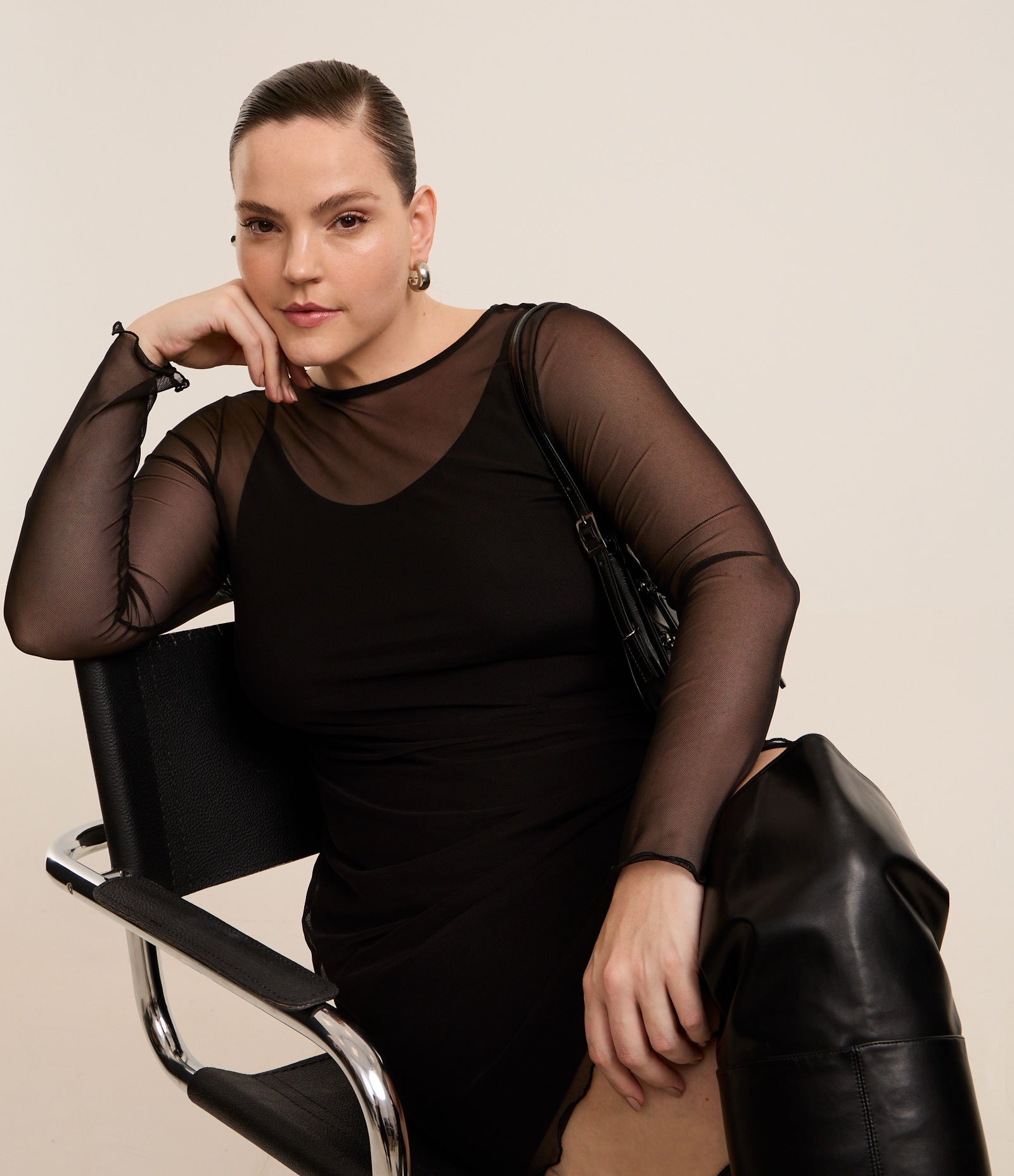 Vestido Curto em Tule com Manga Longa Curve & Plus Size Preto 1