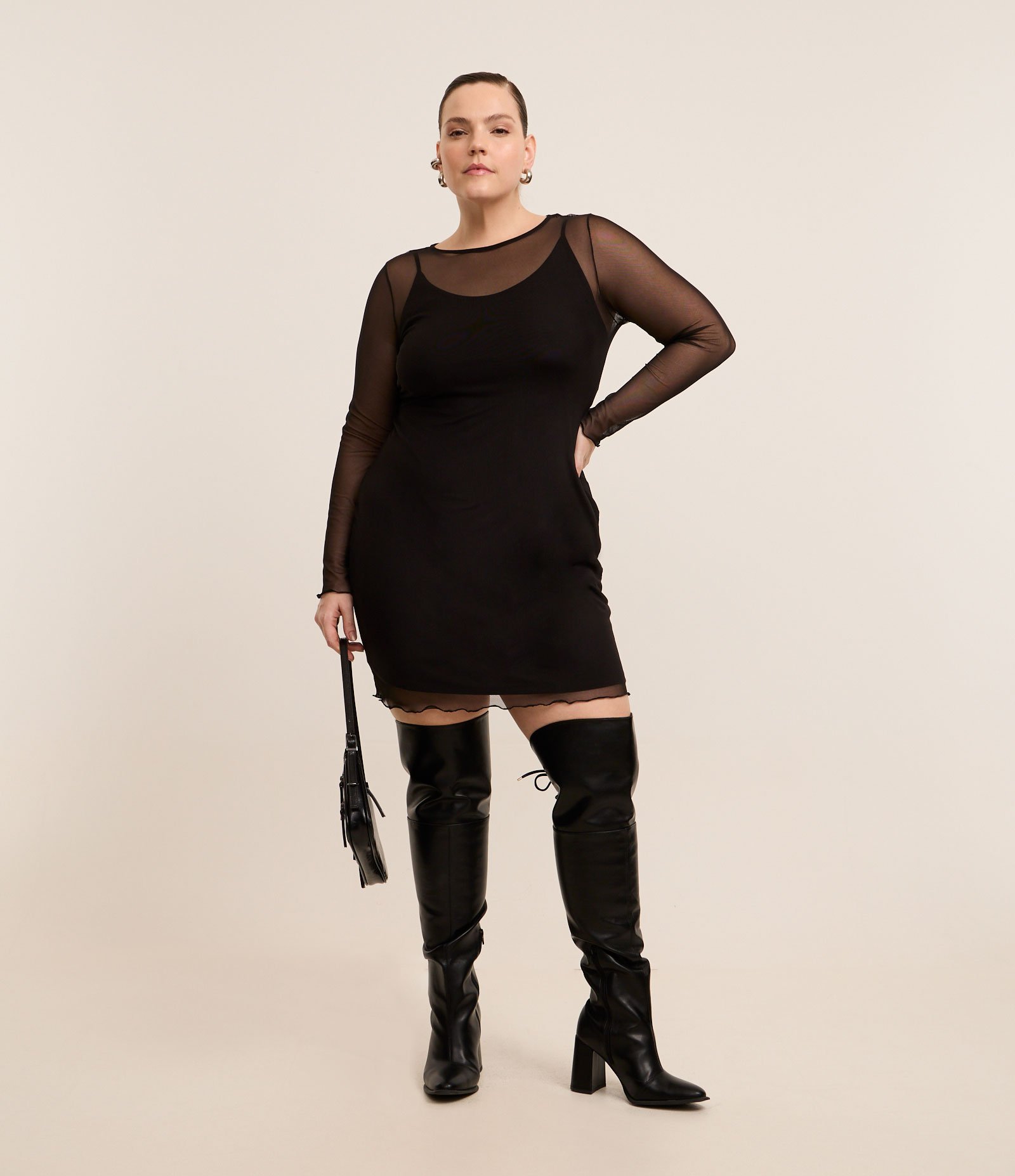 Vestido Curto em Tule com Manga Longa Curve & Plus Size Preto 3
