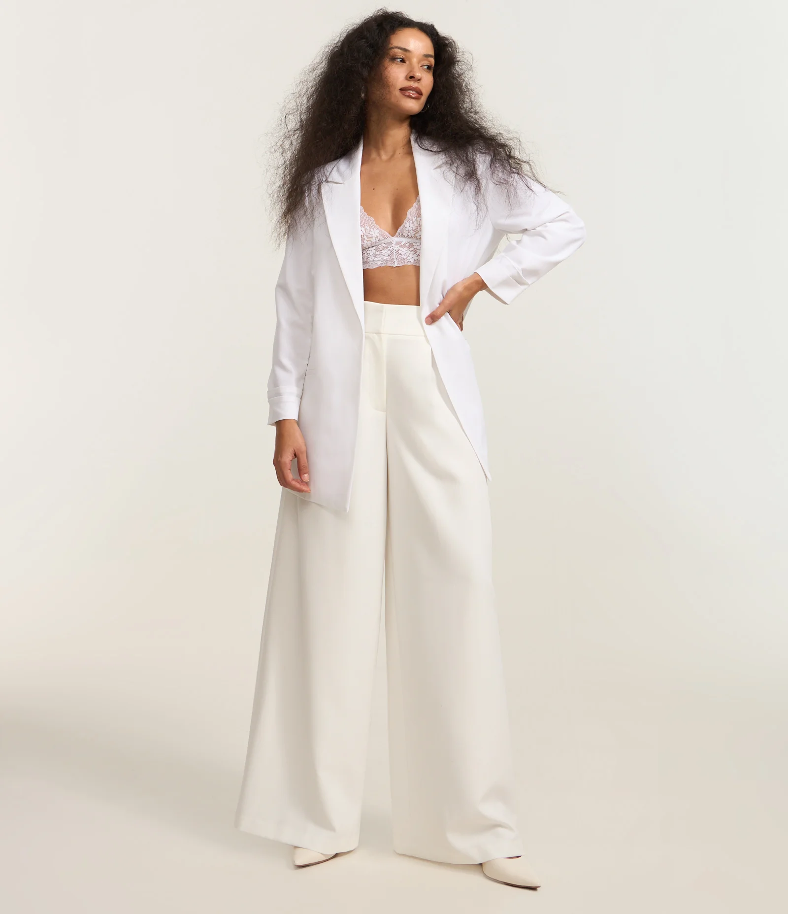 Blazer Over em Alfaiataria com Pregas nas Mangas Branco 2