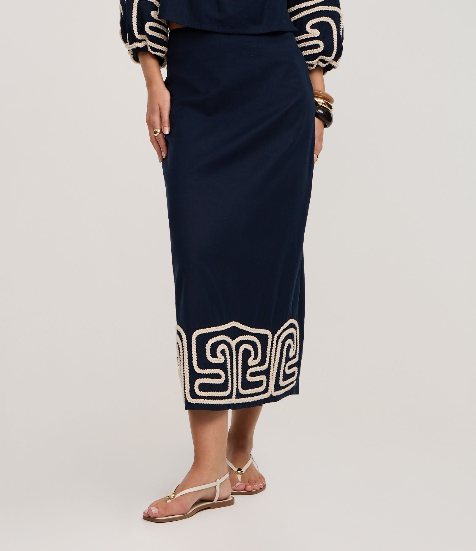 Saia Reta Midi em Cambraia com Bordado na Barra Azul Marinho 3