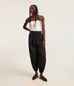 Calça Balloon com Elástico na Barra e Bolsos