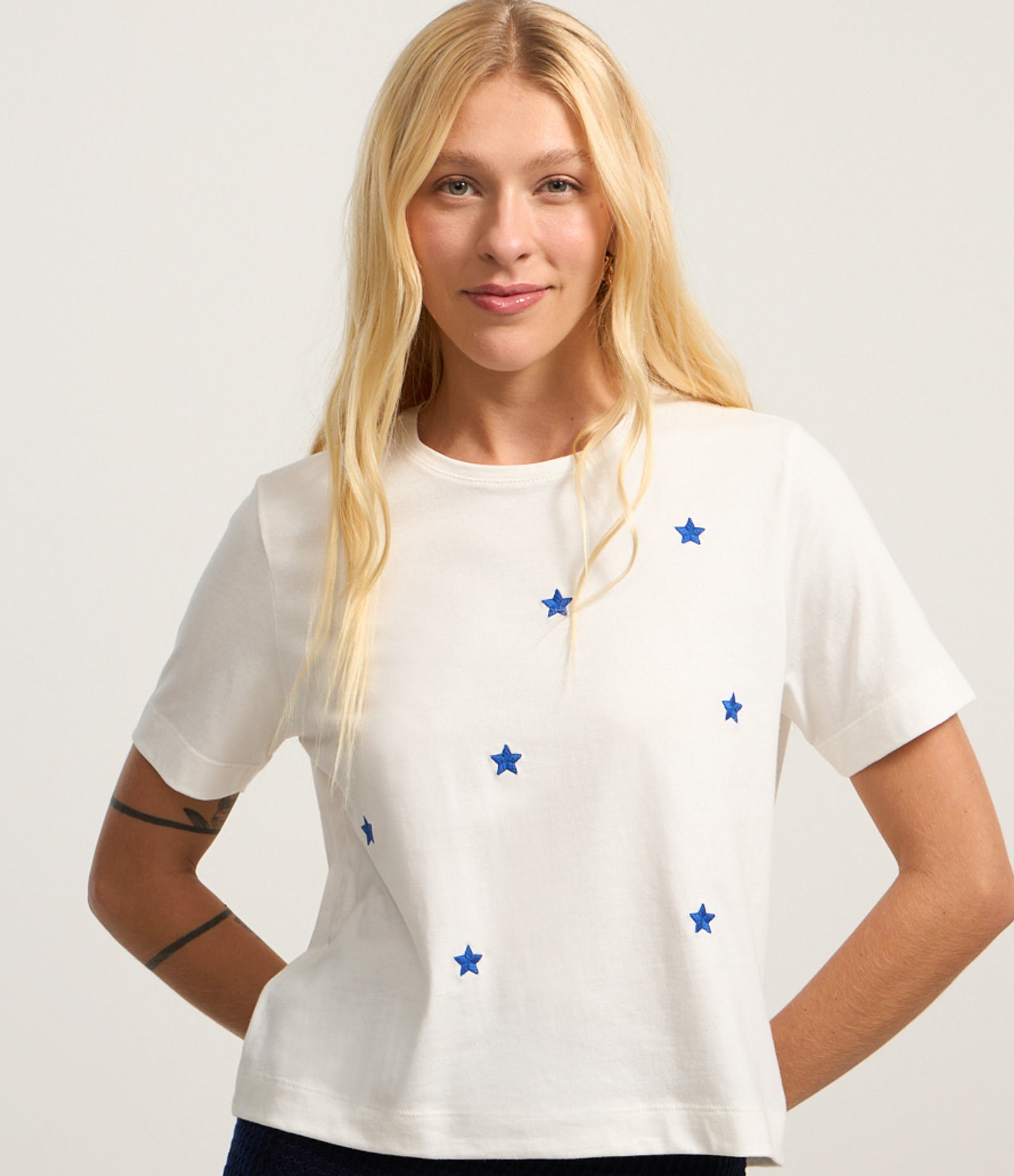 Blusa T-shirt em Algodão com Bordados de Estrelinhas Branco 3