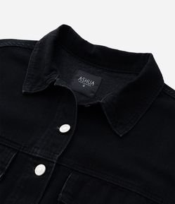 Jaqueta Overshirt em Jeans com Bolso Cargo e Botões Contrastantes Curve & Plus Size