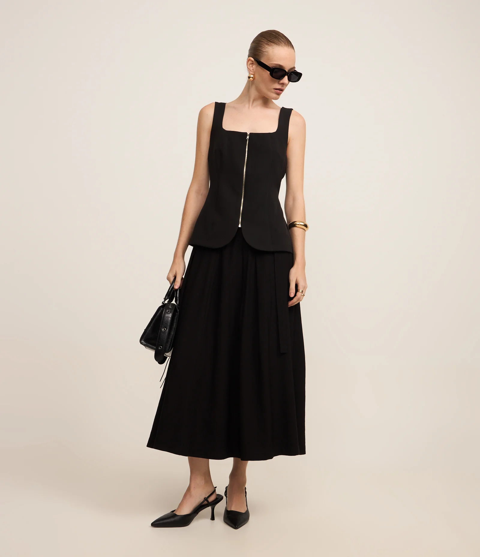 Blusa Alongada em Alfaiataria com Zíper e Barra Arredondada Preto 2