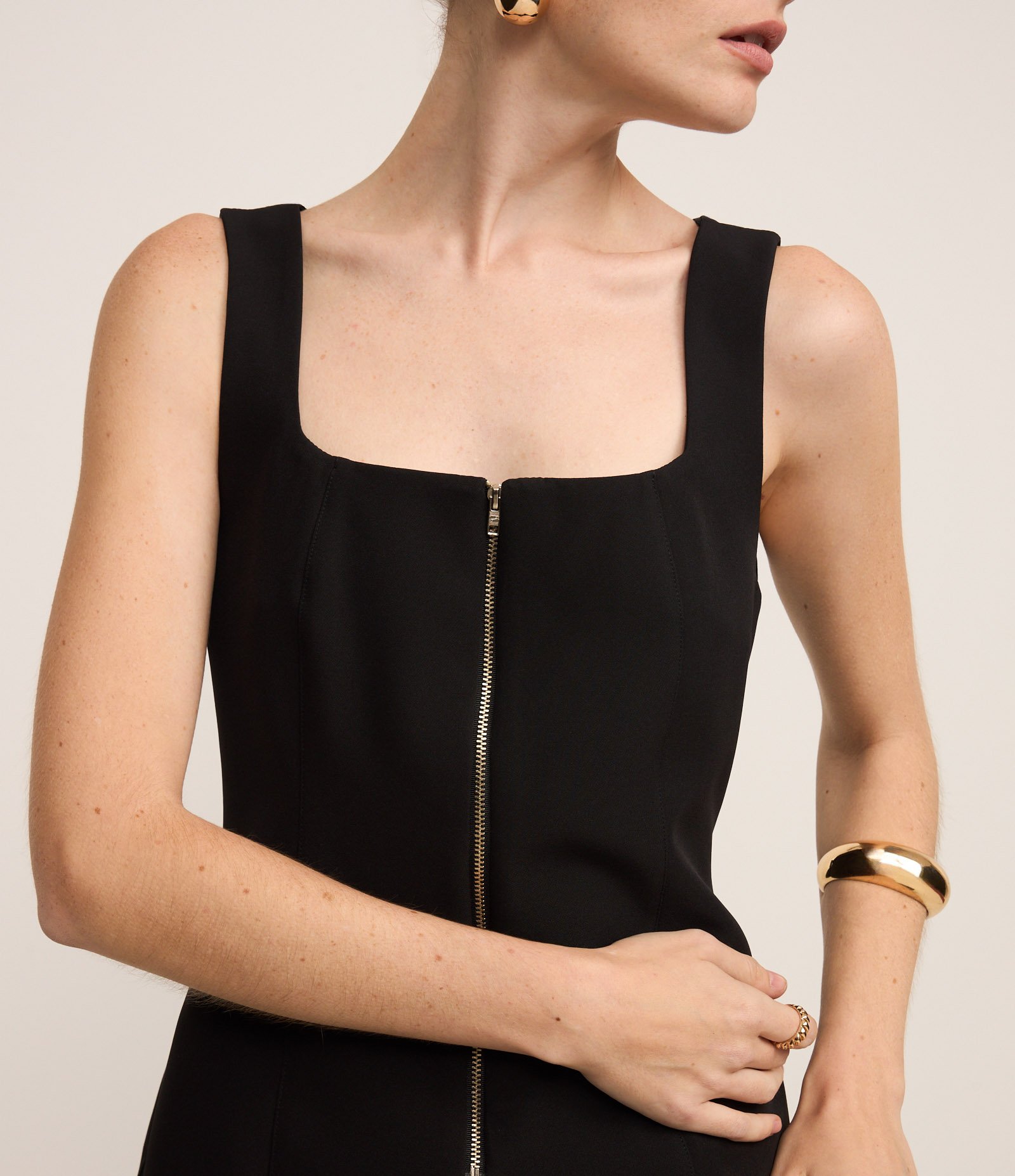 Blusa Alongada em Alfaiataria com Zíper e Barra Arredondada Preto 3