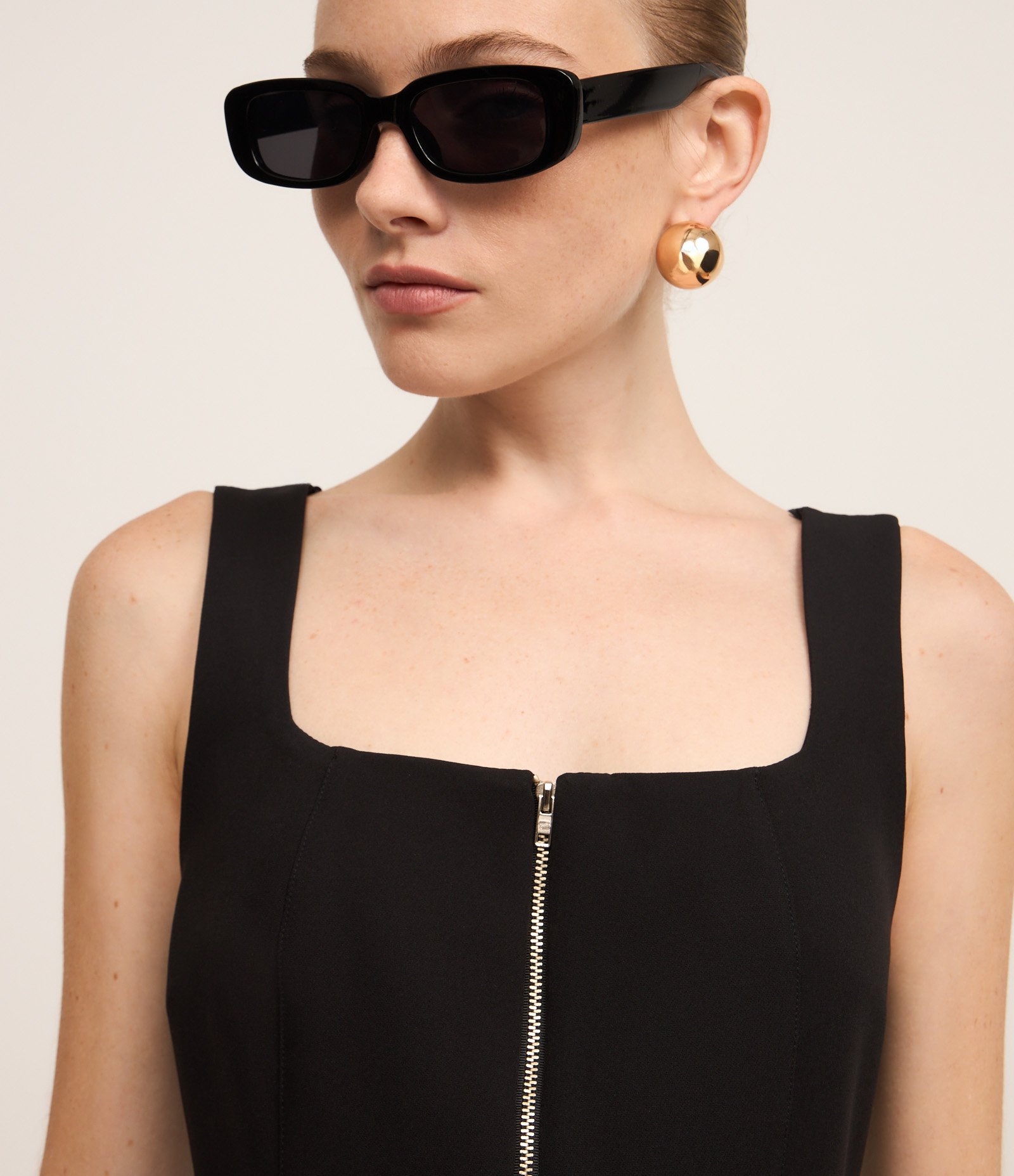 Blusa Alongada em Alfaiataria com Zíper e Barra Arredondada Preto 4