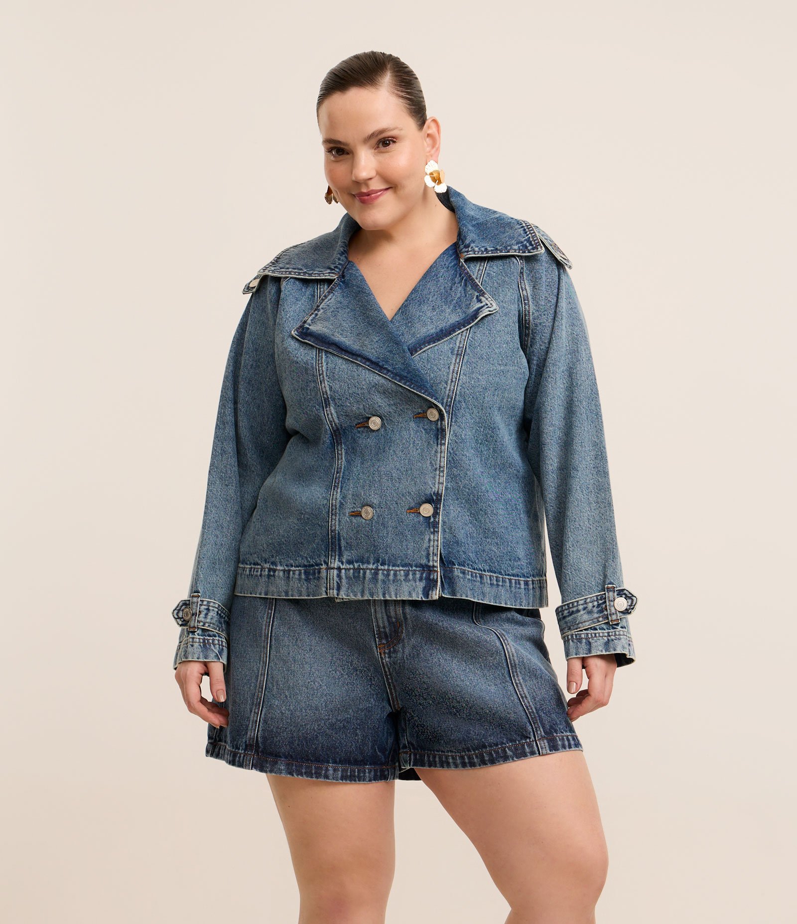 Short Jeans com Recortes e Bolso Frontais Curve & Plus Size Azul 1